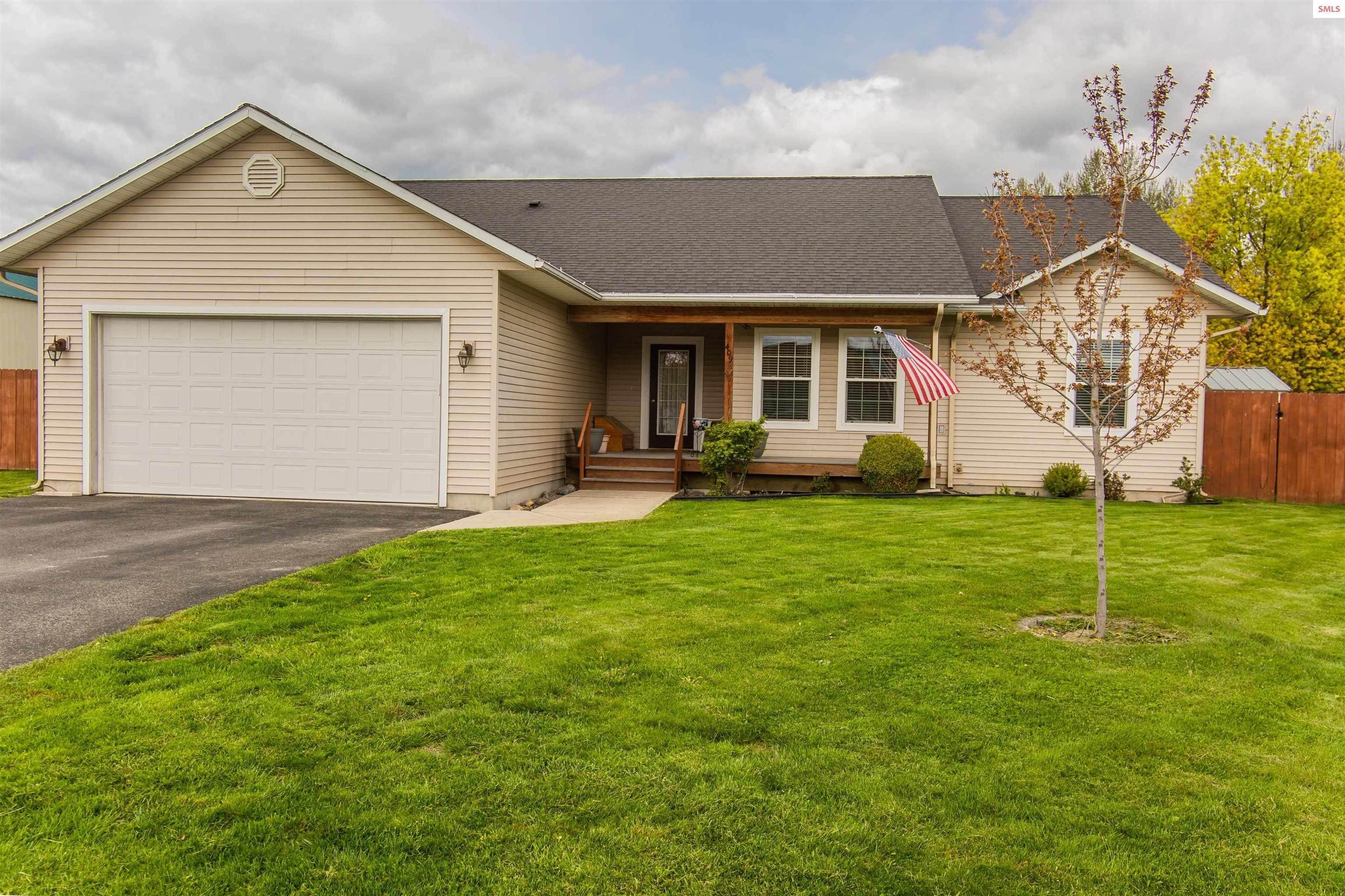 Single Family Homes for Sale at 409 Humbird Street Kootenai, Idaho 83840 United States