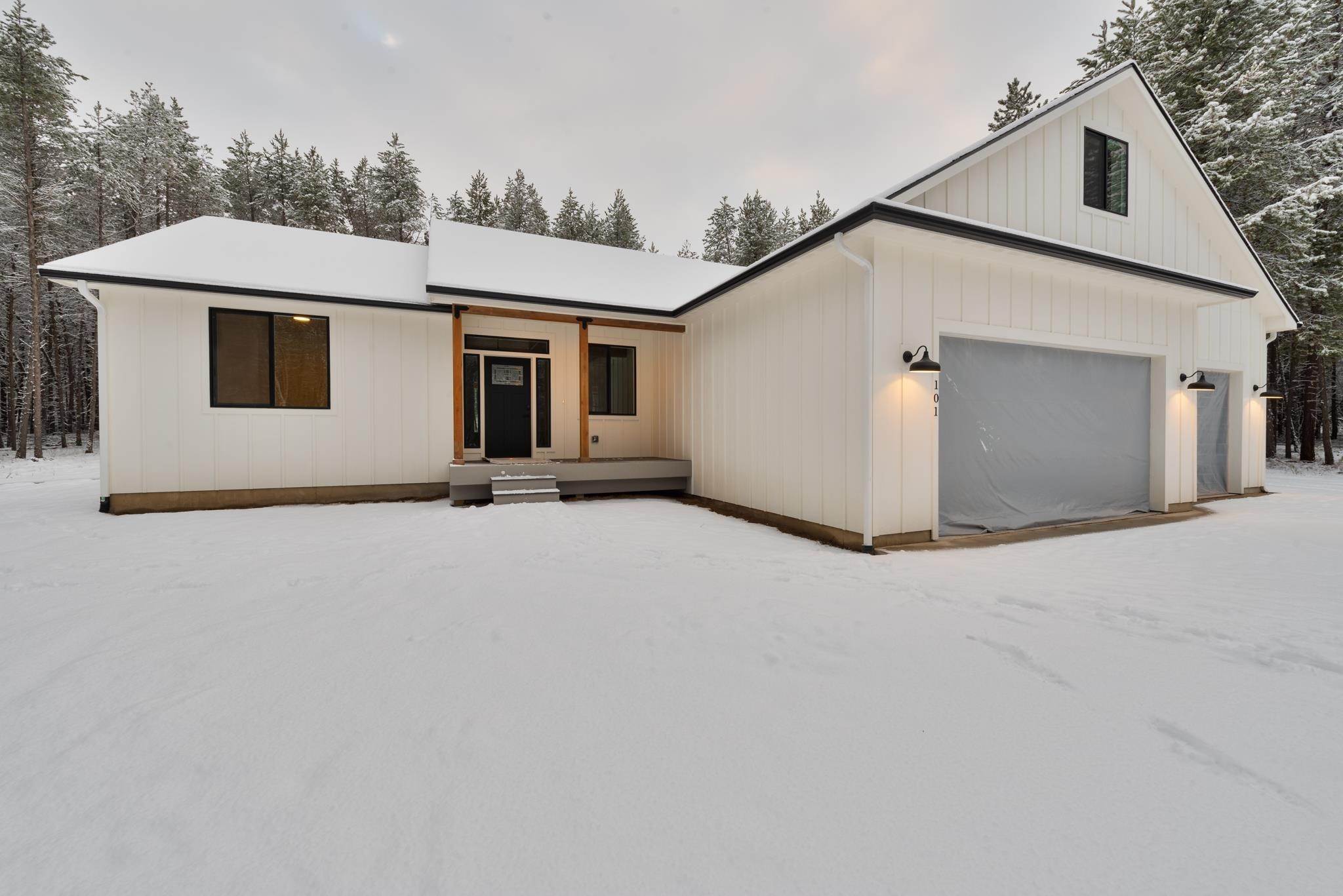 Single Family Homes for Sale at 101 E Saltz Lane Deer Park, Washington 99006 United States