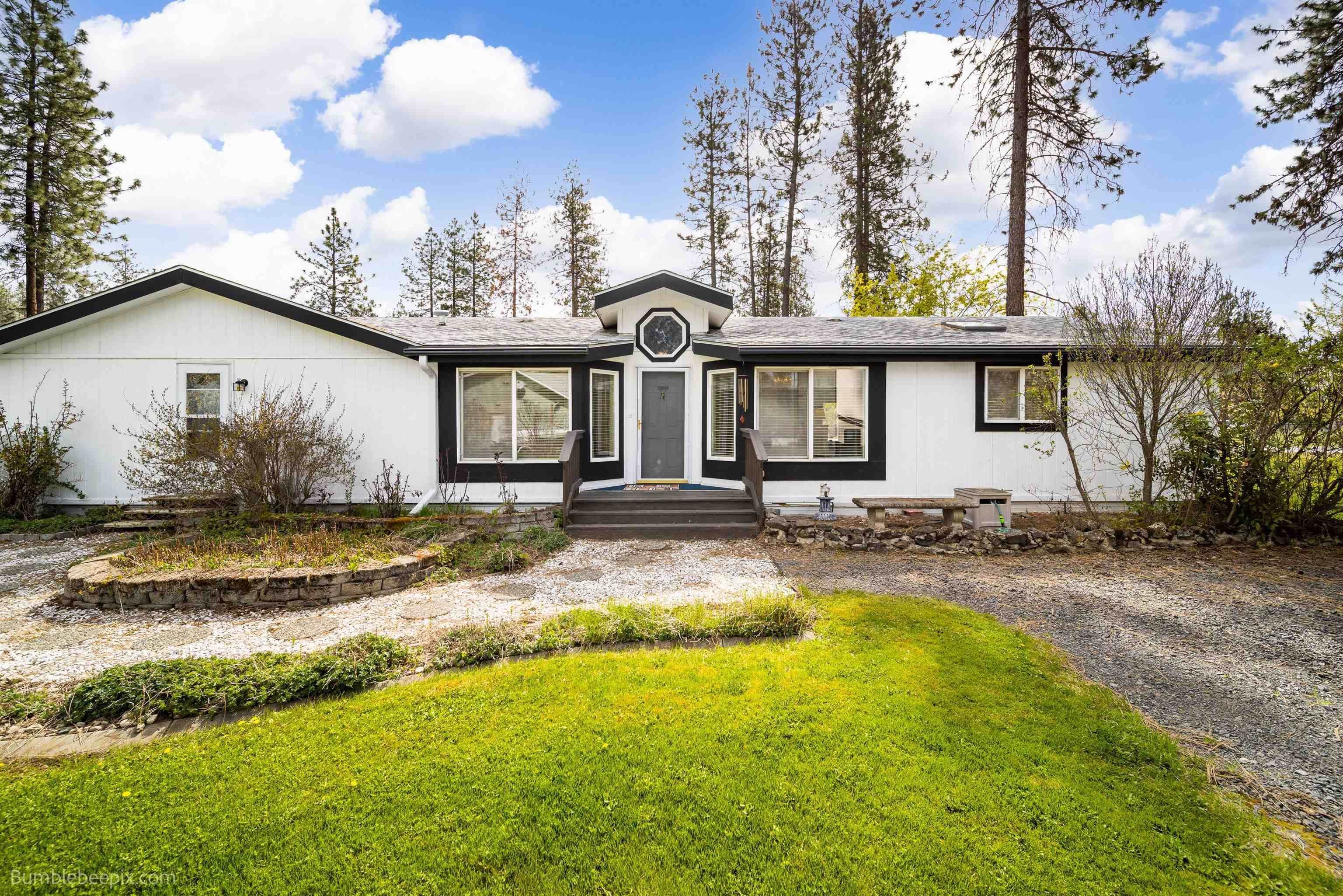 Single Family Homes for Sale at 6606 Long Lake Drive Nine Mile Falls, Washington 99026 United States