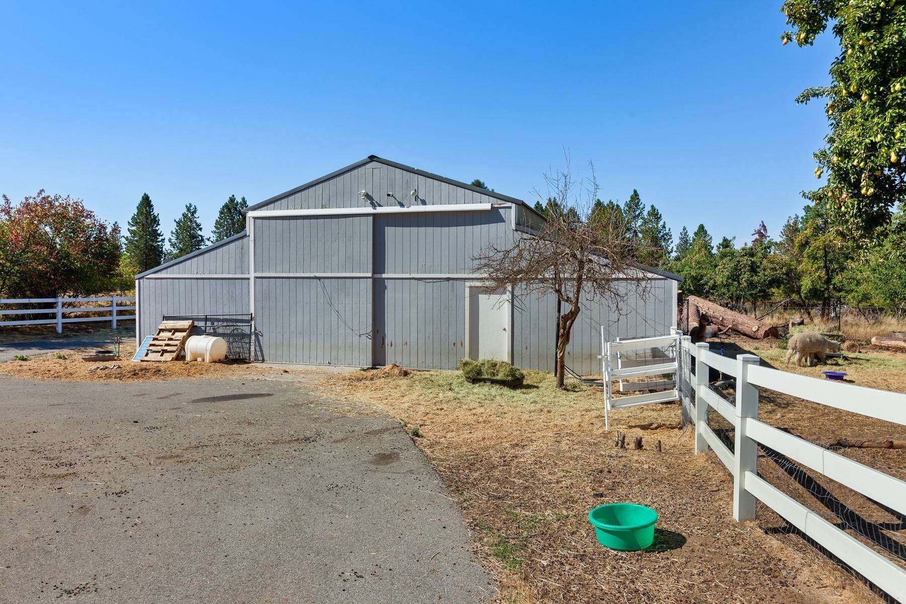 27. Single Family Homes for Sale at Mini Ranch in Town 2938 E Murphy Rd Coeur D Alene, Idaho 83814 United States