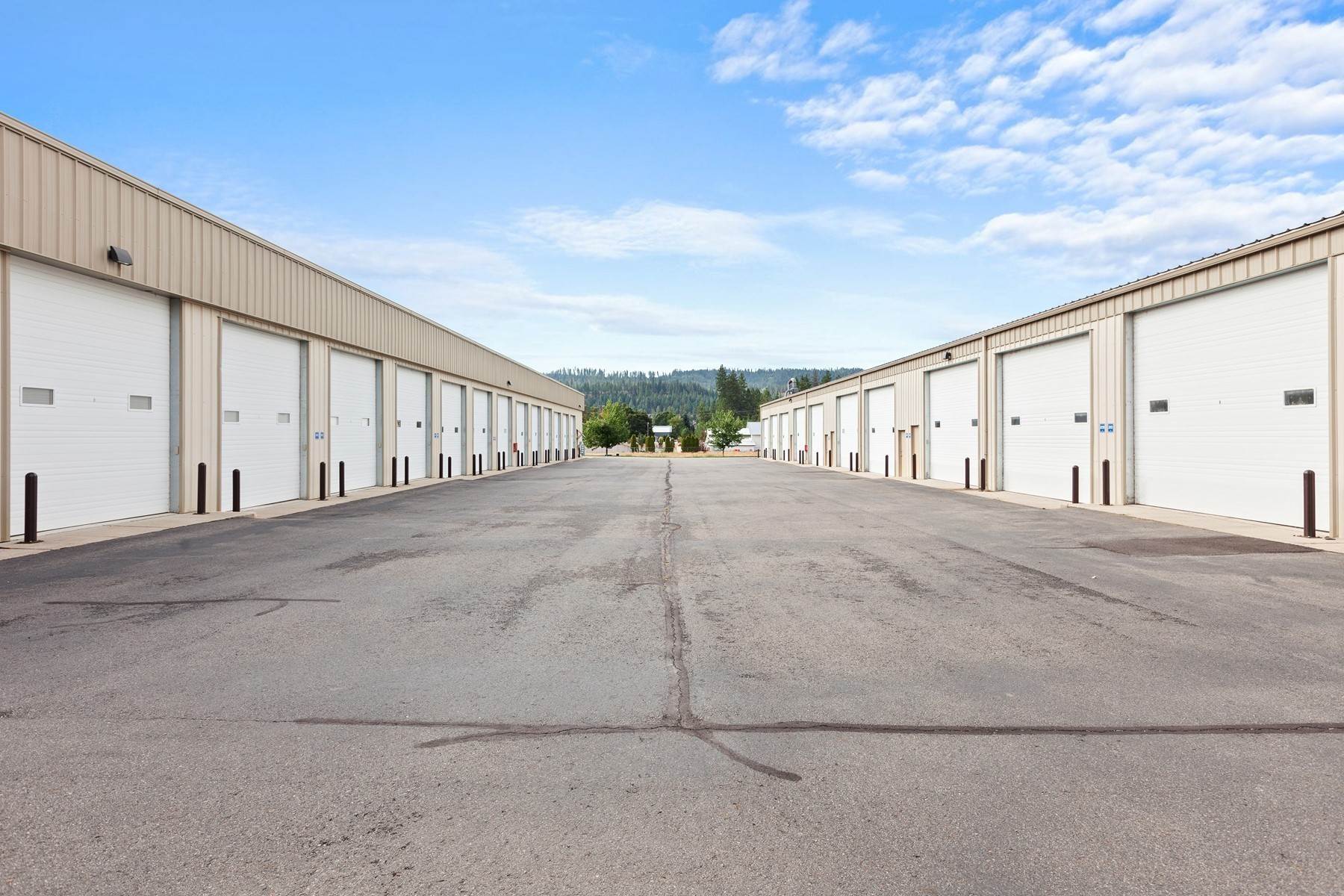 17. Commercial for Sale at Garage Town Commercial Condo 3525 N Huetter Rd #107 Coeur D Alene, Idaho 83814 United States