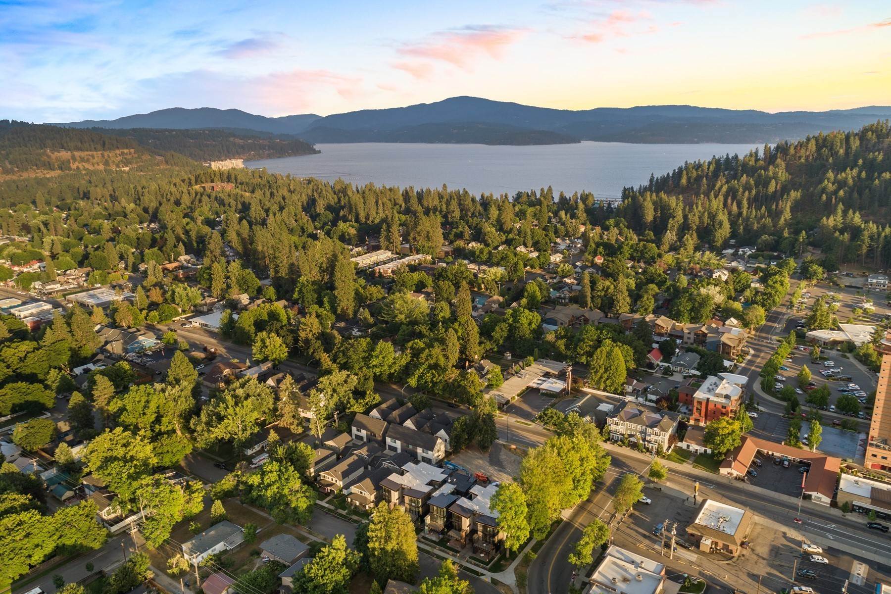 29. Townhouse for Sale at Modern Downtown Luxe Living 806 E Lakeside Ave Coeur d’Alene, Idaho 83814 United States