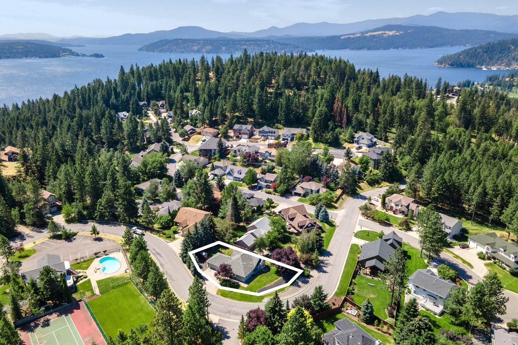 Single Family Homes for Sale at COVETED ARMSTRONG PARK CHARMER 3252 E Sky Harbor Drive Coeur d’Alene, Idaho 83814 United States