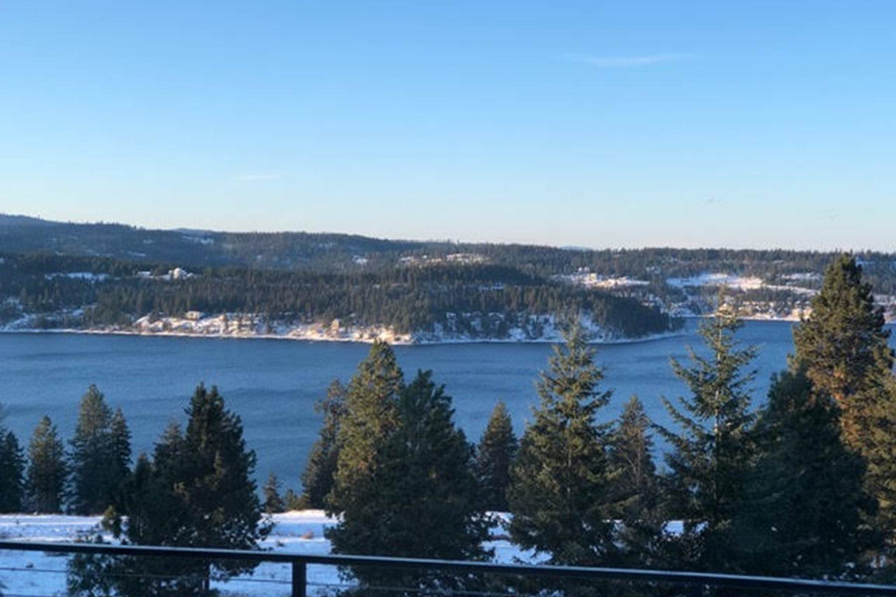 33. Single Family Homes for Sale at Mountain Contemporary Beauty 2766 Helen Dr Coeur d’Alene, Idaho 83814 United States