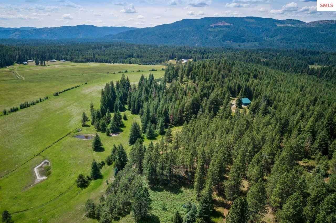 40. Single Family Homes for Sale at 487 Fox Creek Spur Priest River, Idaho 83856 United States