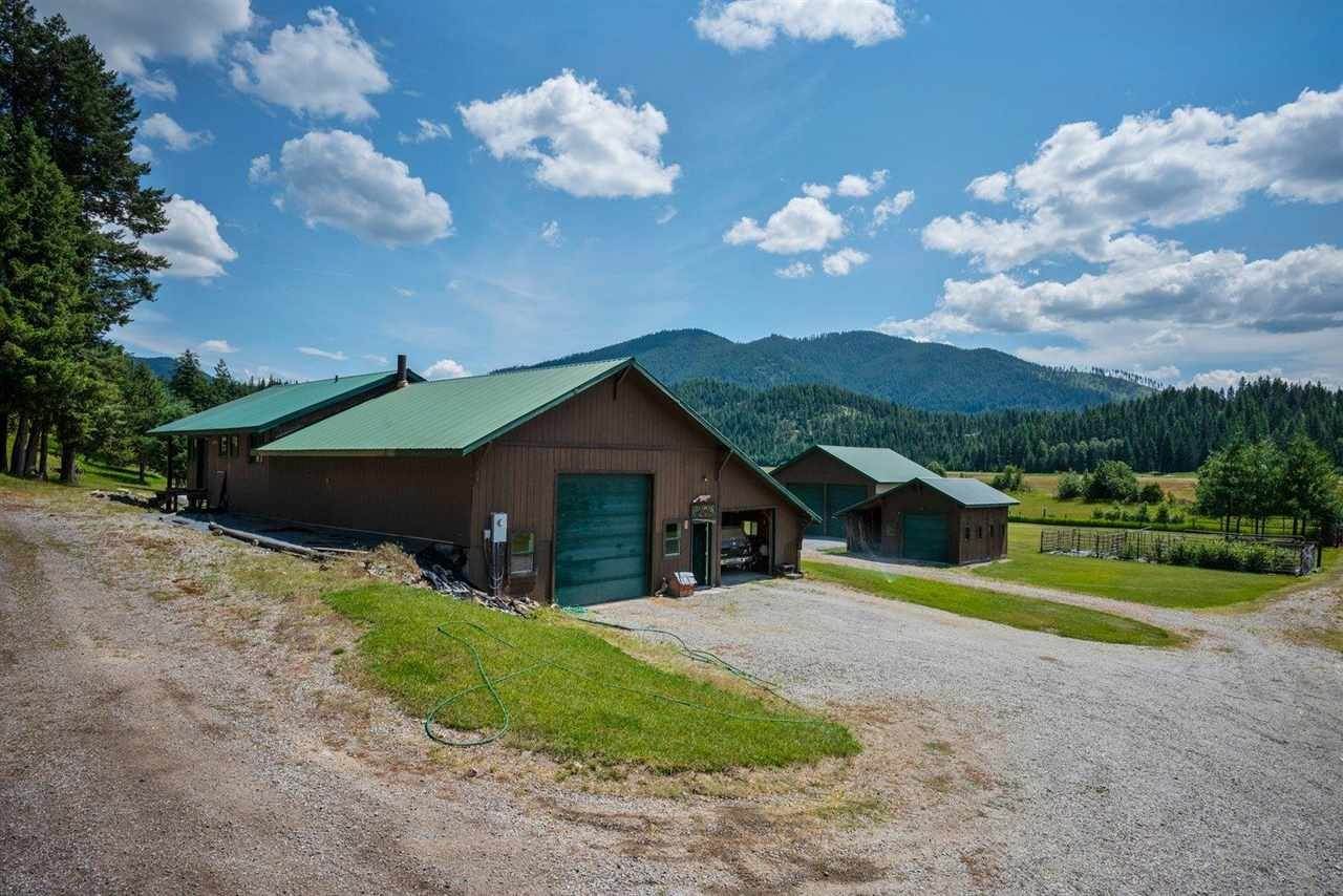 5. Single Family Homes for Sale at 487 Fox Creek Spur Priest River, Idaho 83856 United States