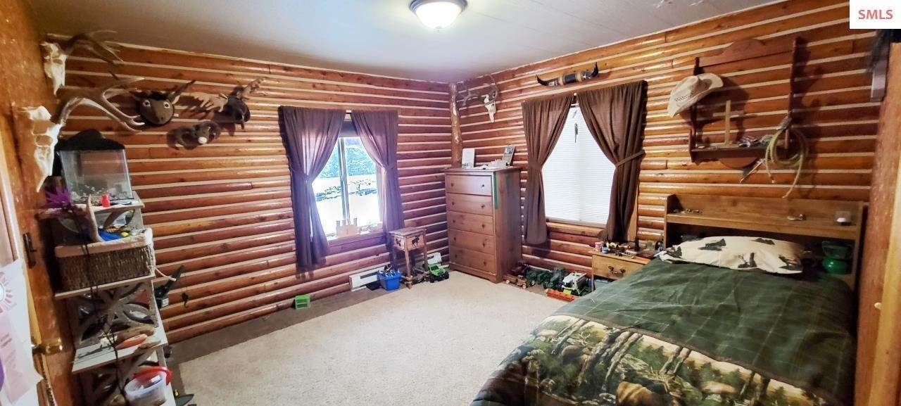 5. Single Family Homes for Sale at 281 Ridgewood Road Moyie Springs, Idaho 83845 United States