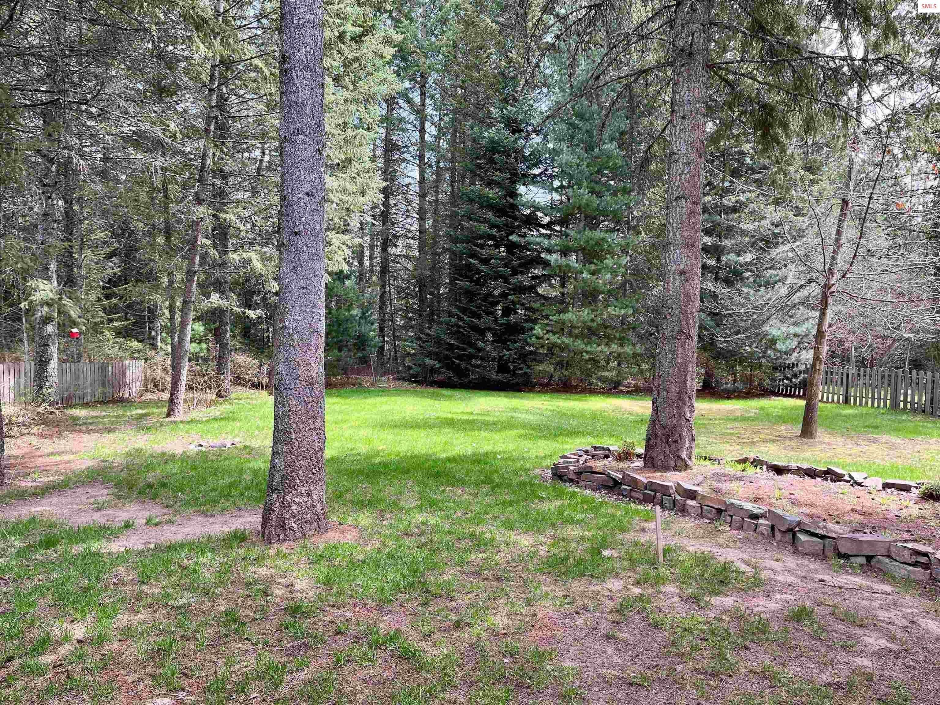 7. Single Family Homes for Sale at 303 Park Lane Sandpoint, Idaho 83864 United States
