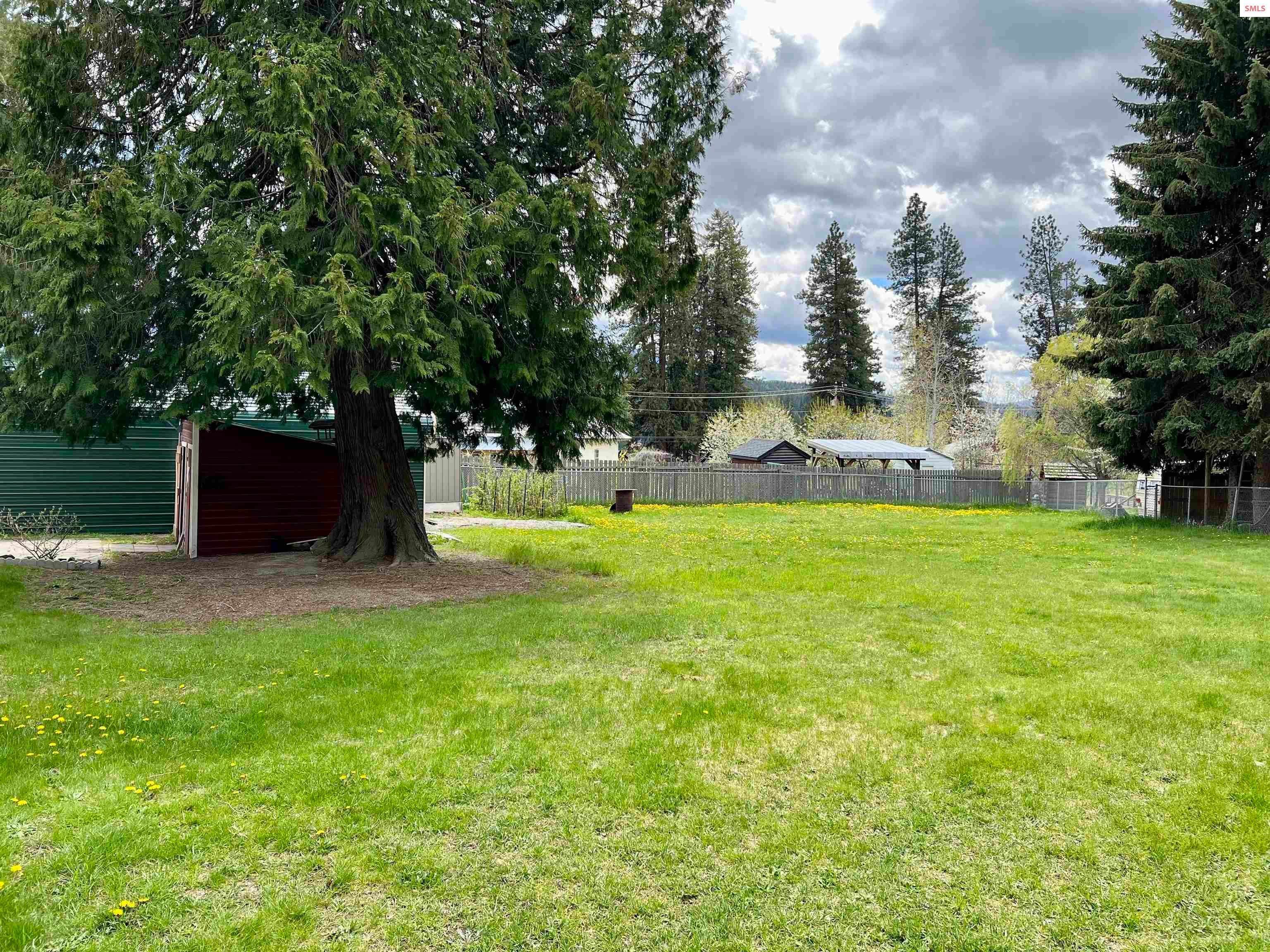 17. Single Family Homes for Sale at 7498 Benewah Street Bonners Ferry, Idaho 83805 United States
