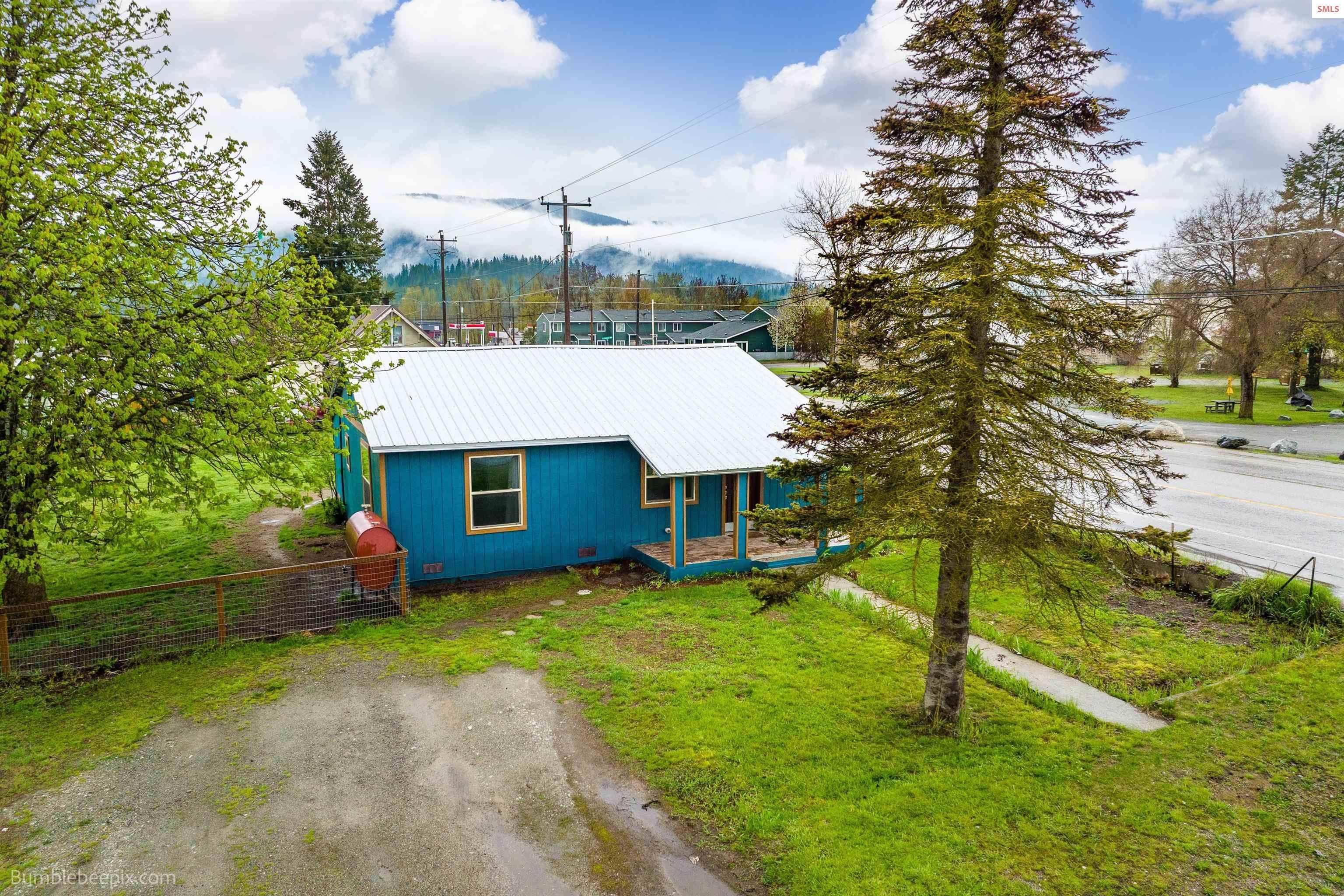 33. Single Family Homes for Sale at 10 E Jefferson Avenue Priest River, Idaho 83856 United States