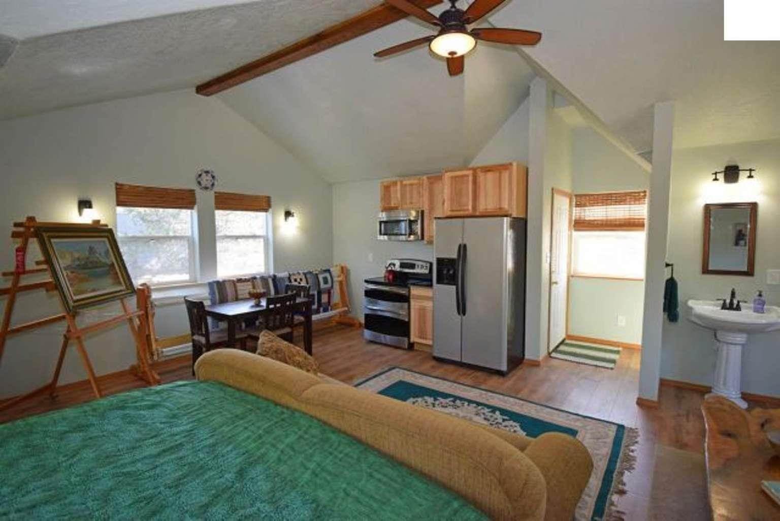 26. Single Family Homes for Sale at 105 Quiet Place Moyie Springs, Idaho 83845 United States