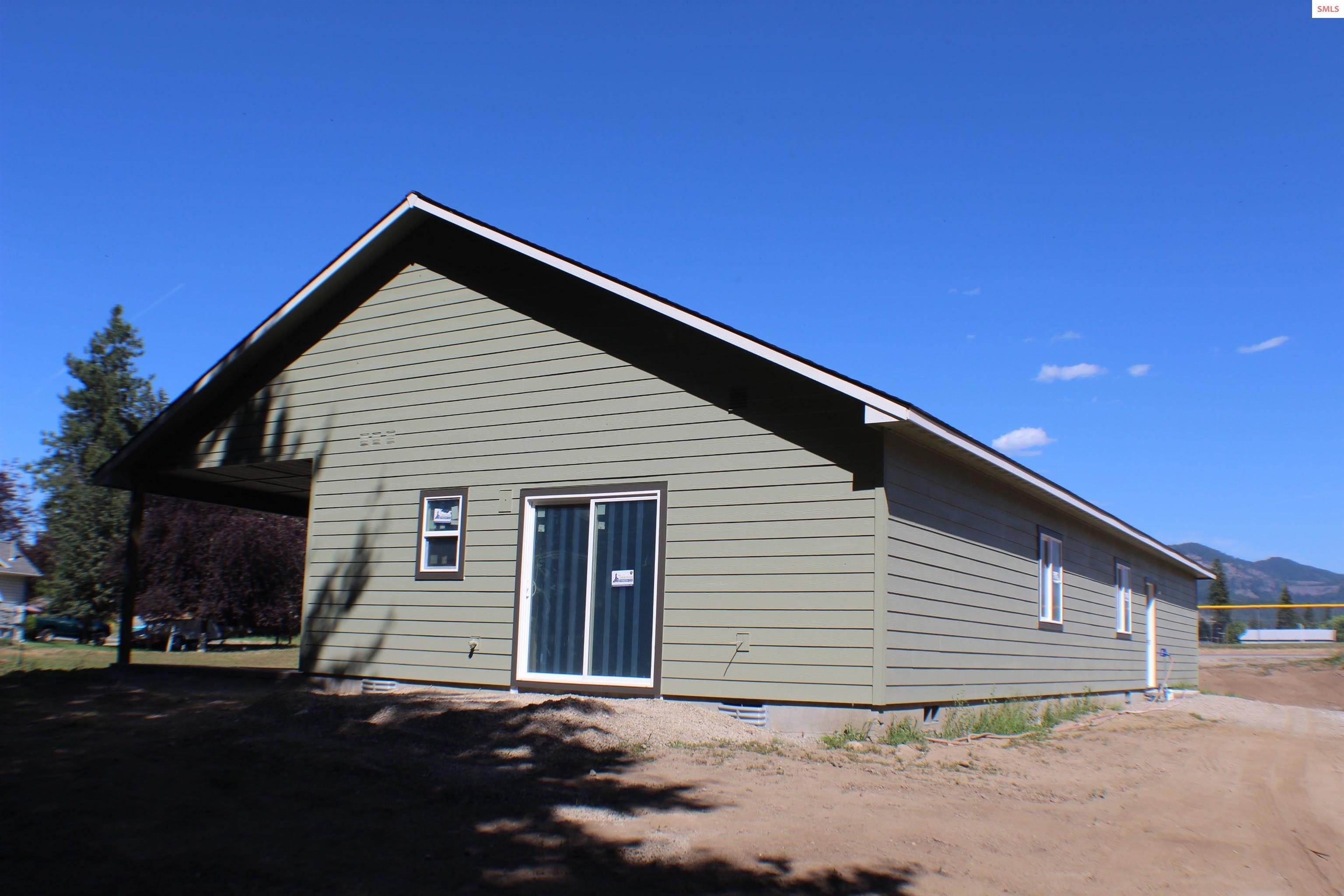 29. Single Family Homes for Sale at 130 Eleventh Street Priest River, Idaho 83856 United States