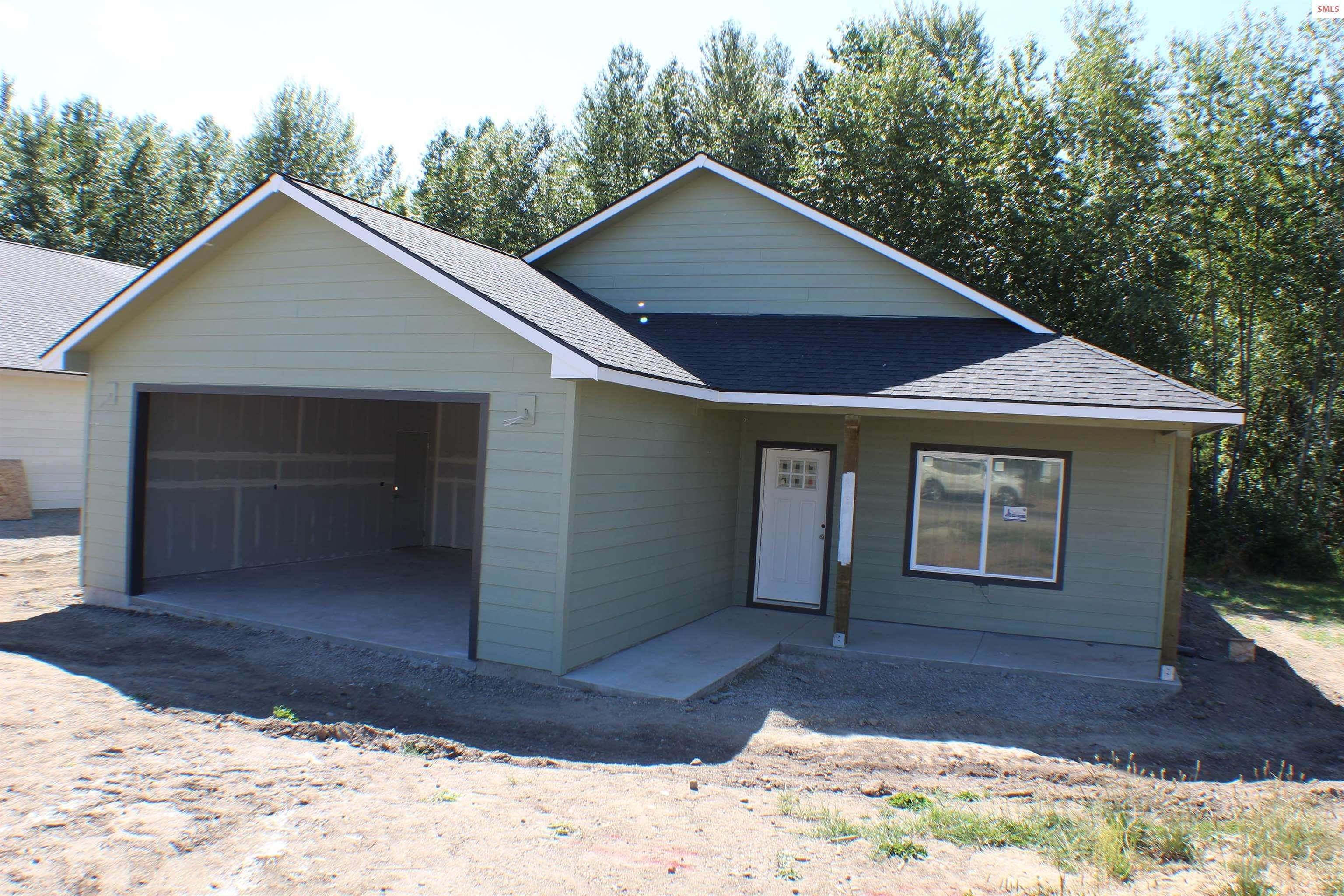 36. Single Family Homes for Sale at 130 Eleventh Street Priest River, Idaho 83856 United States