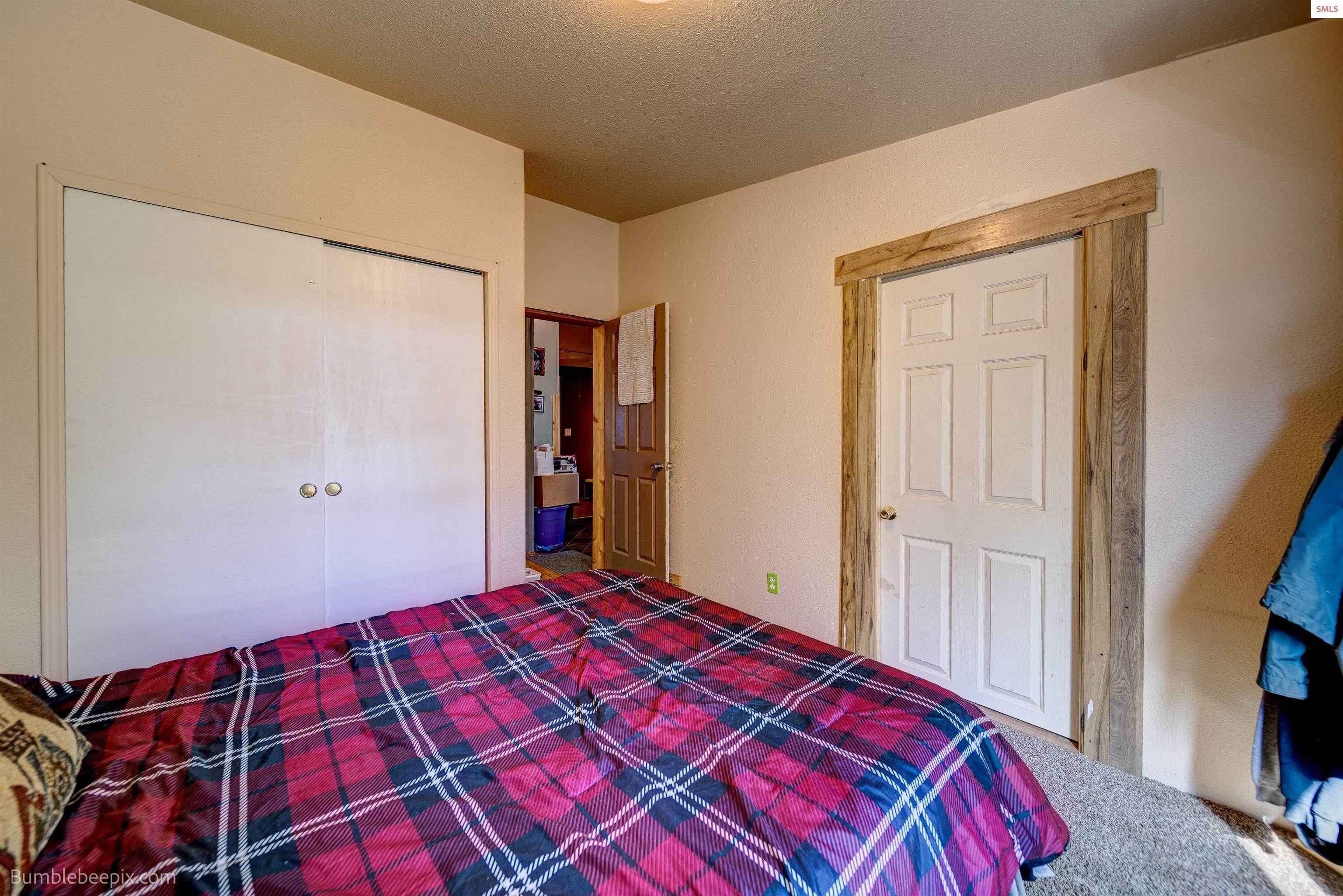 34. Single Family Homes for Sale at 31749 N 8th Avenue Spirit Lake, Idaho 83869 United States