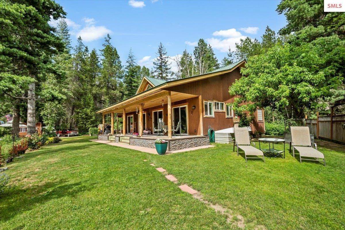 3. Single Family Homes for Sale at 127 Chief Joseph Lane Sandpoint, Idaho 83864 United States