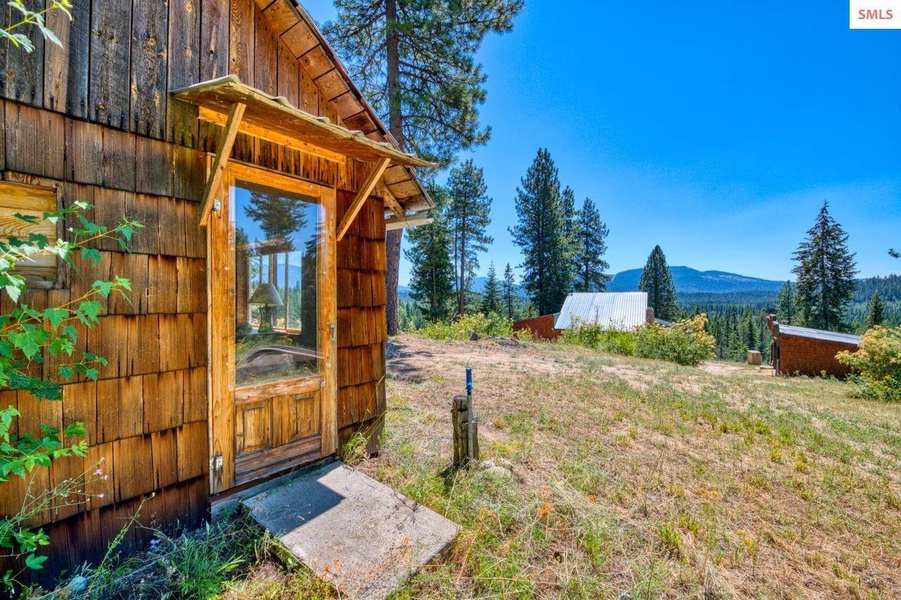 37. Single Family Homes for Sale at 3963 Gleason McAbee Falls Priest River, Idaho 83856 United States
