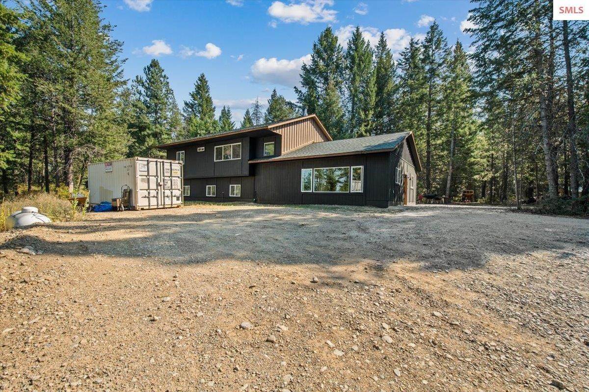 30. Single Family Homes for Sale at 377 Angelwood Lane Athol, Idaho 83801 United States