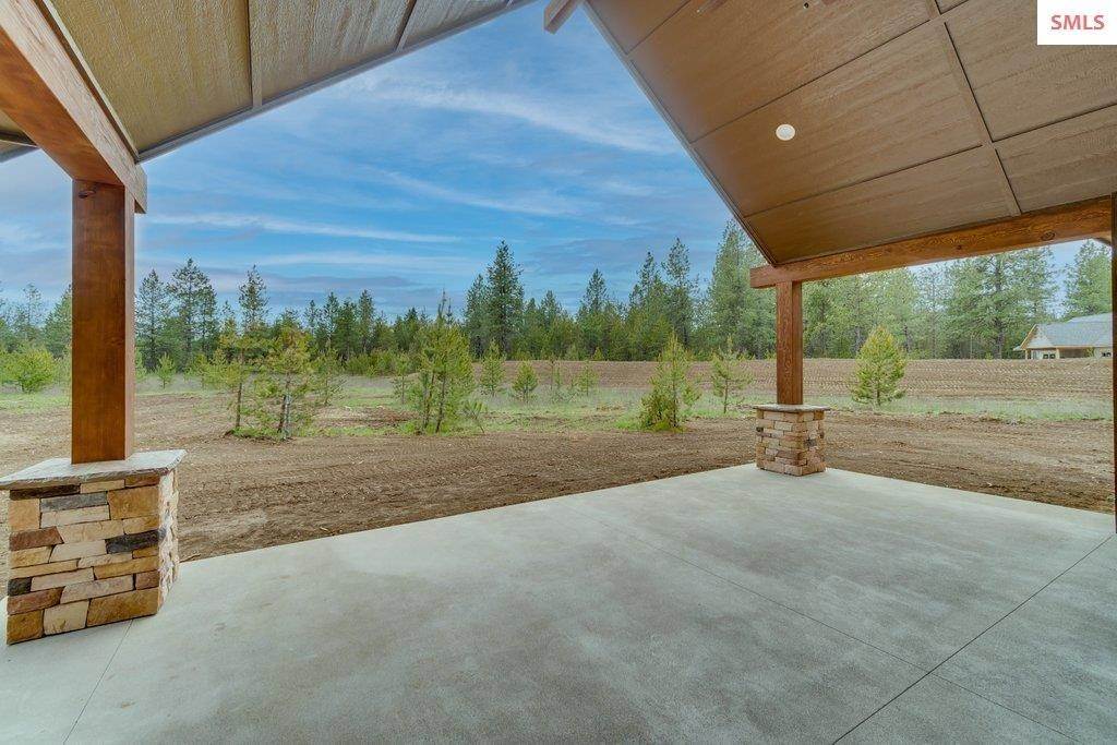 26. Single Family Homes for Sale at 18711 W Palomar Drive Hauser, Idaho 83854 United States