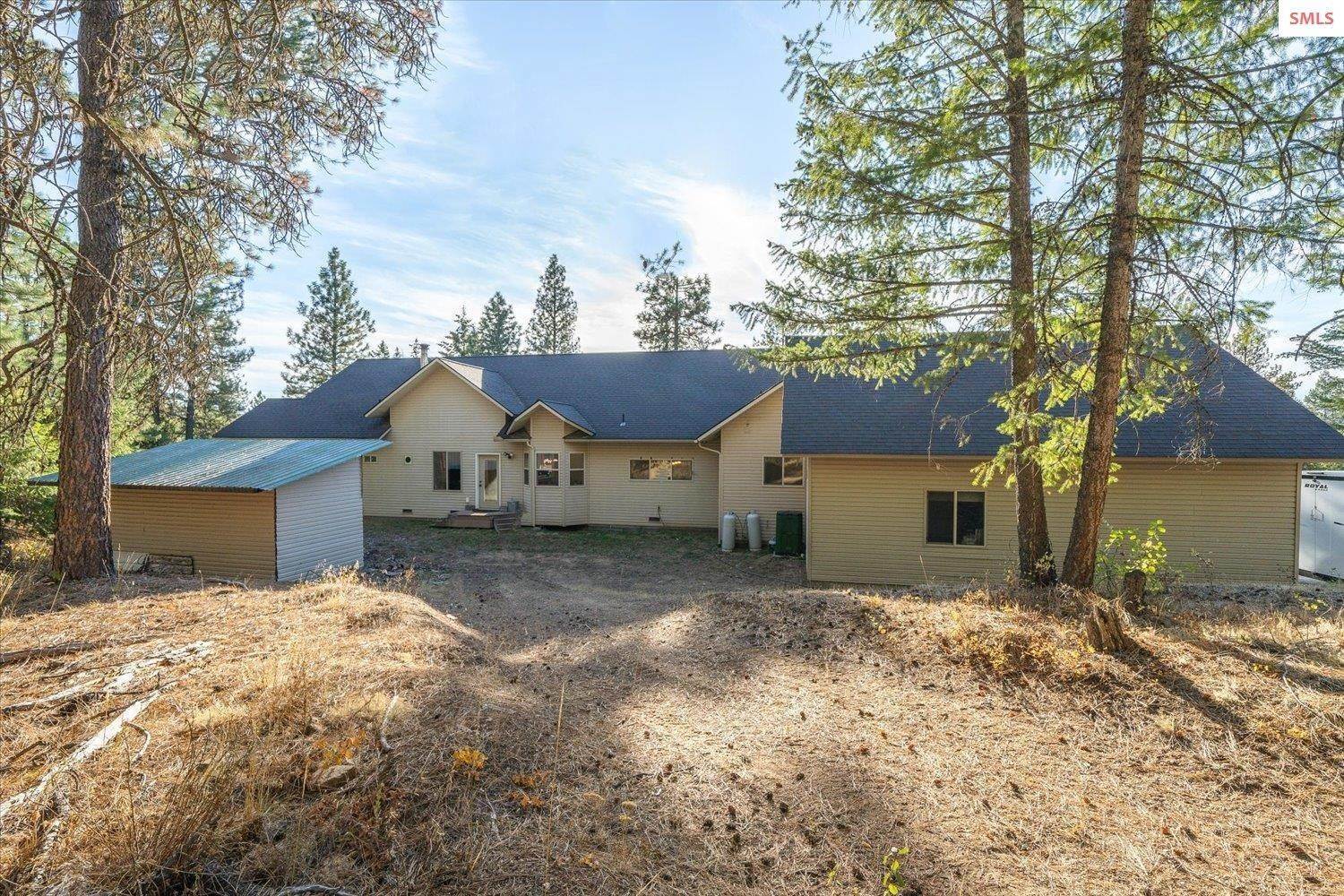 39. Single Family Homes for Sale at 571 N Cedar View Estates Blanchard, Idaho 83804 United States