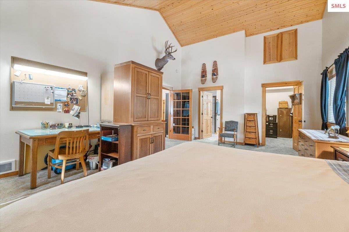19. Single Family Homes for Sale at 229 Lost In The Woods Lane Careywood, Idaho 83809 United States