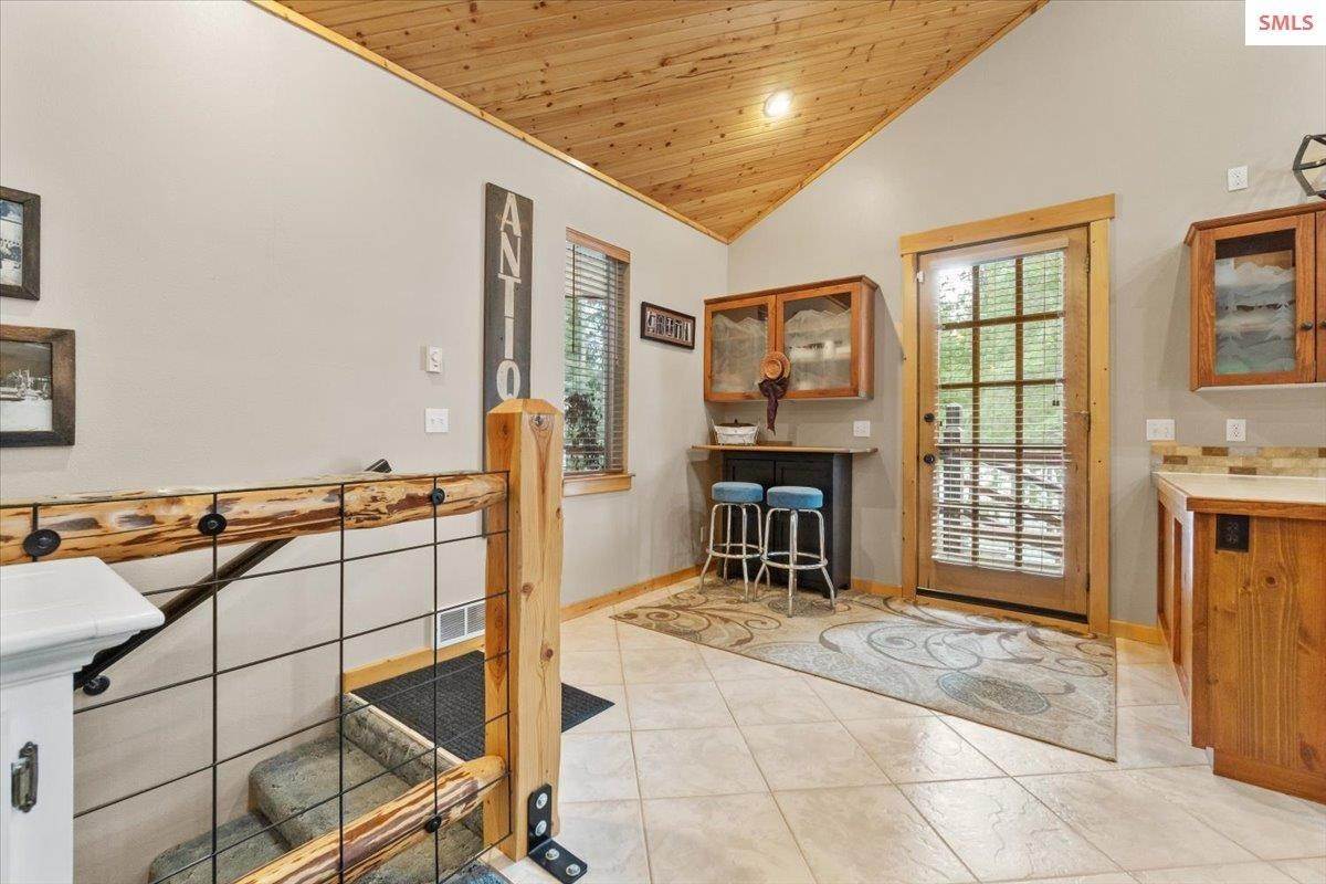 5. Single Family Homes for Sale at 229 Lost In The Woods Lane Careywood, Idaho 83809 United States