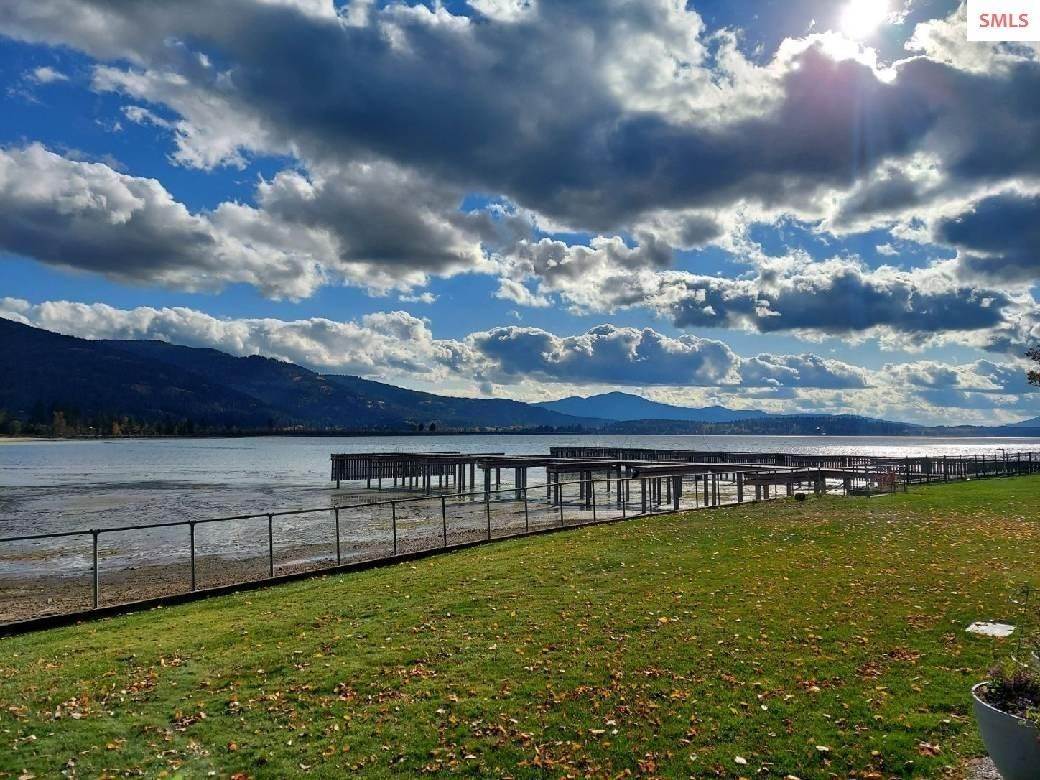 18. Condominiums for Sale at 301 Iberian Way #127 Sandpoint, Idaho 83864 United States