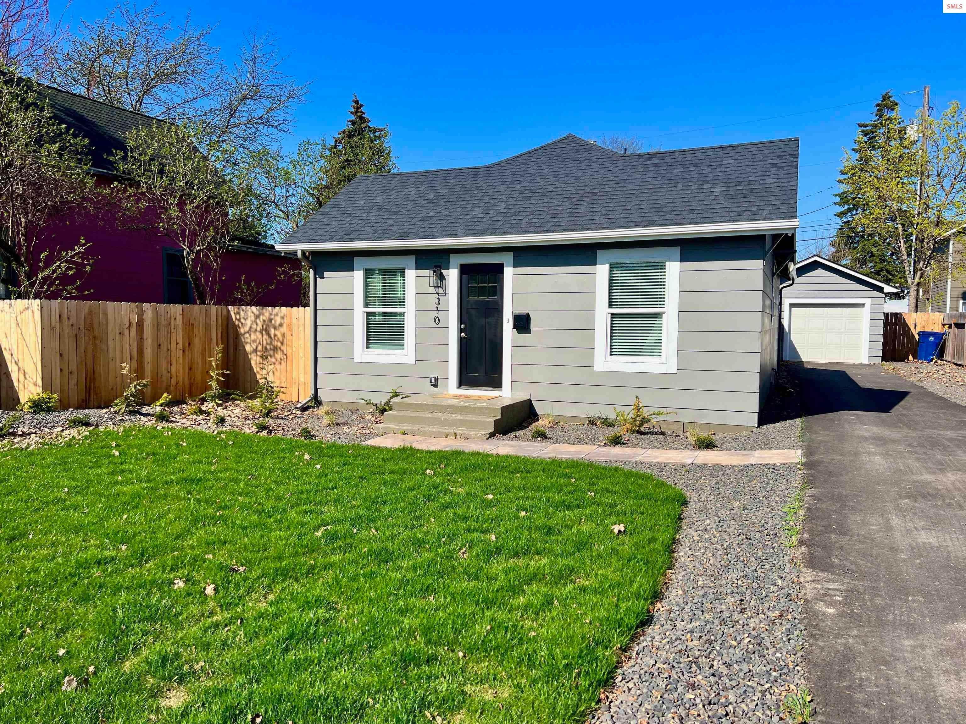 Single Family Homes for Sale at 310 S Lavina Avenue Sandpoint, Idaho 83864 United States