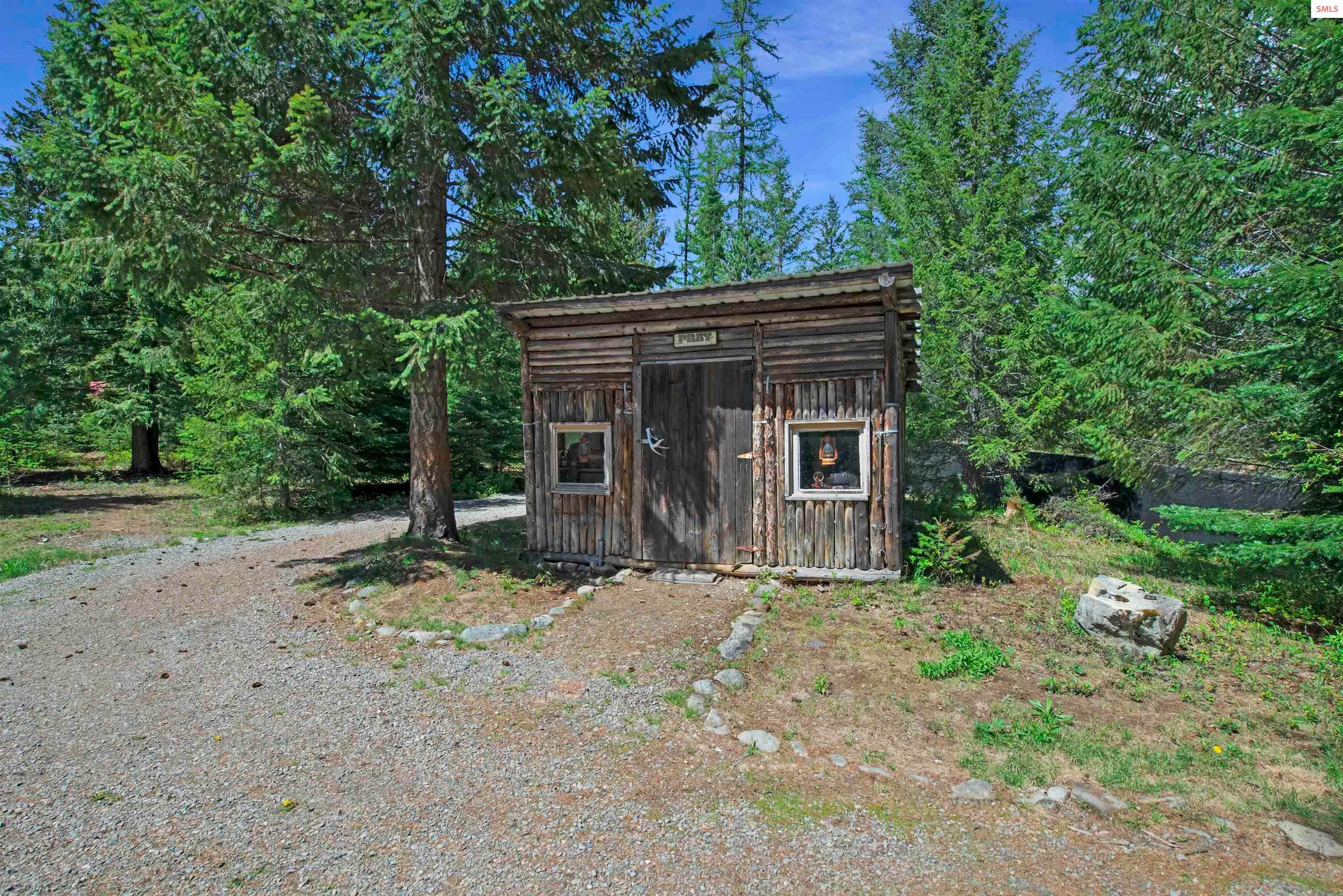 27. Single Family Homes for Sale at 192 Dove Road Bonners Ferry, Idaho 83805 United States