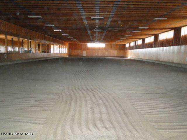 37. Single Family Homes for Sale at 1015 White Pine Flats Road Troy, Idaho 83871 United States