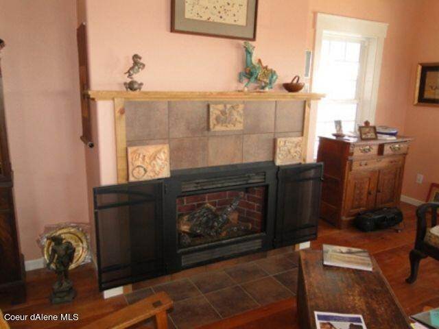 27. Single Family Homes for Sale at 1015 White Pine Flats Road Troy, Idaho 83871 United States