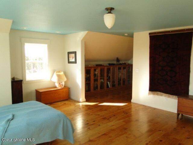 29. Single Family Homes for Sale at 1015 White Pine Flats Road Troy, Idaho 83871 United States