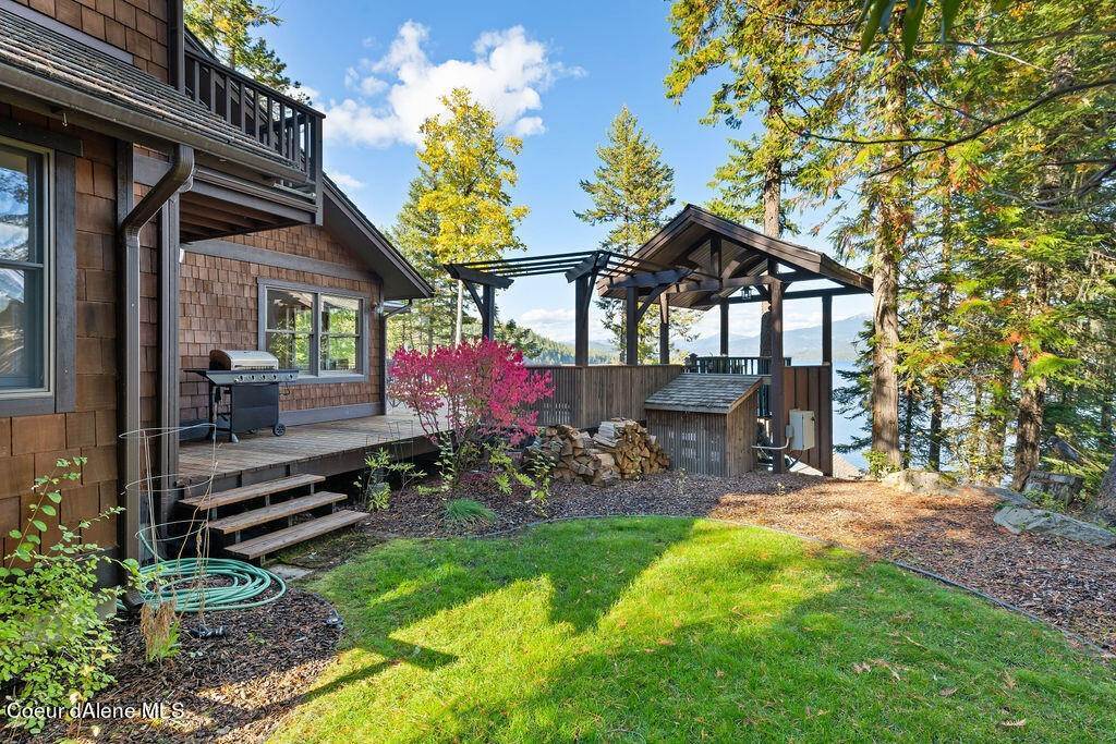 50. Single Family Homes for Sale at 141 Copper Bay Court Nordman, Idaho 83848 United States