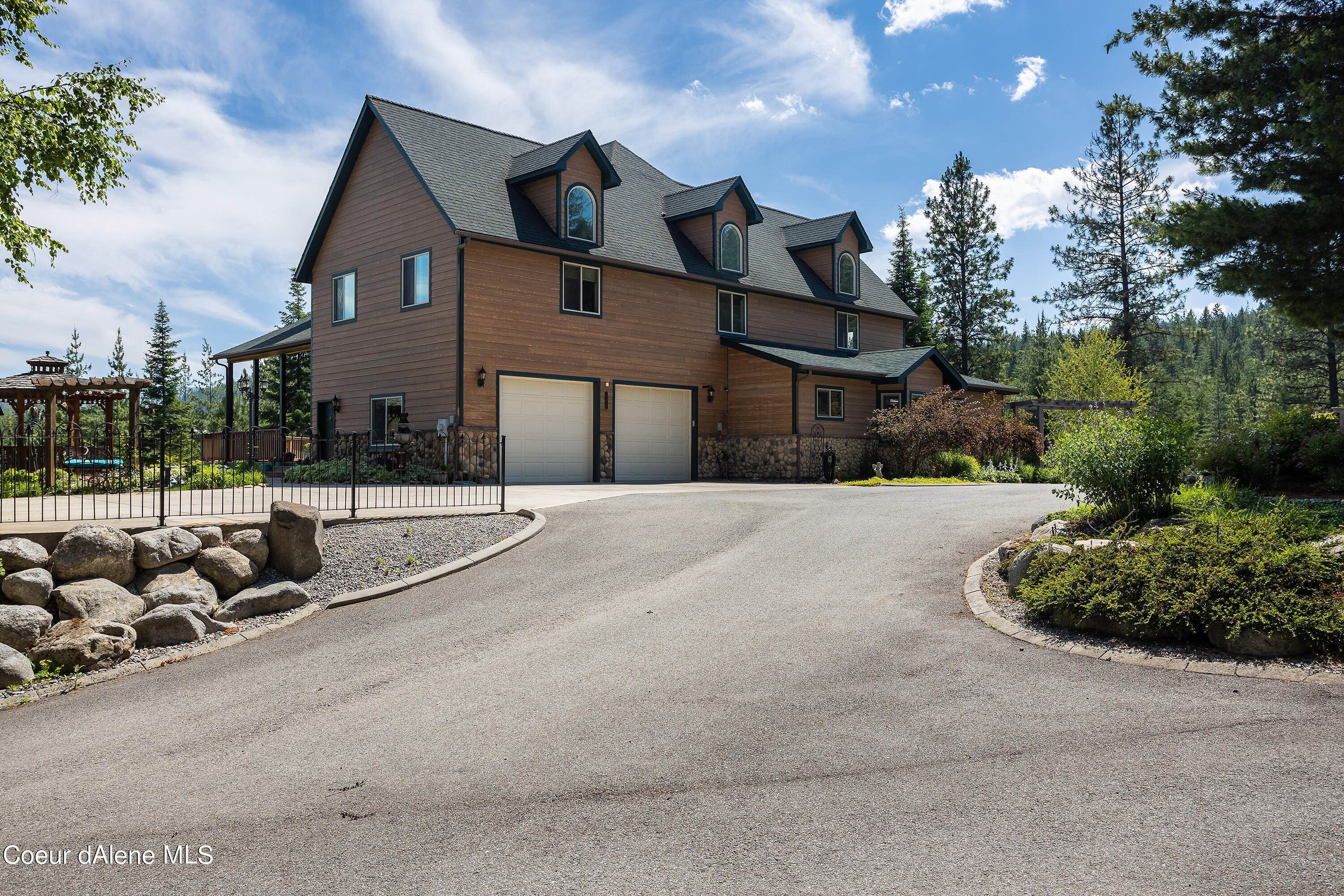 3. Single Family Homes for Sale at 461 Paradise Lane Pinehurst, Idaho 83850 United States