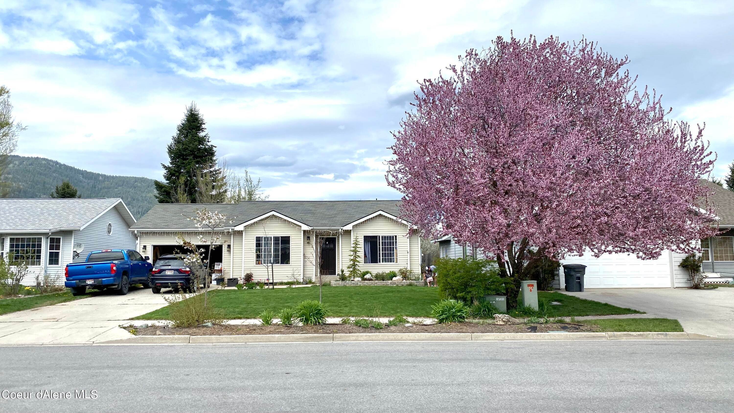 38. Single Family Homes for Sale at 1414 Walnut Street Sandpoint, Idaho 83864 United States