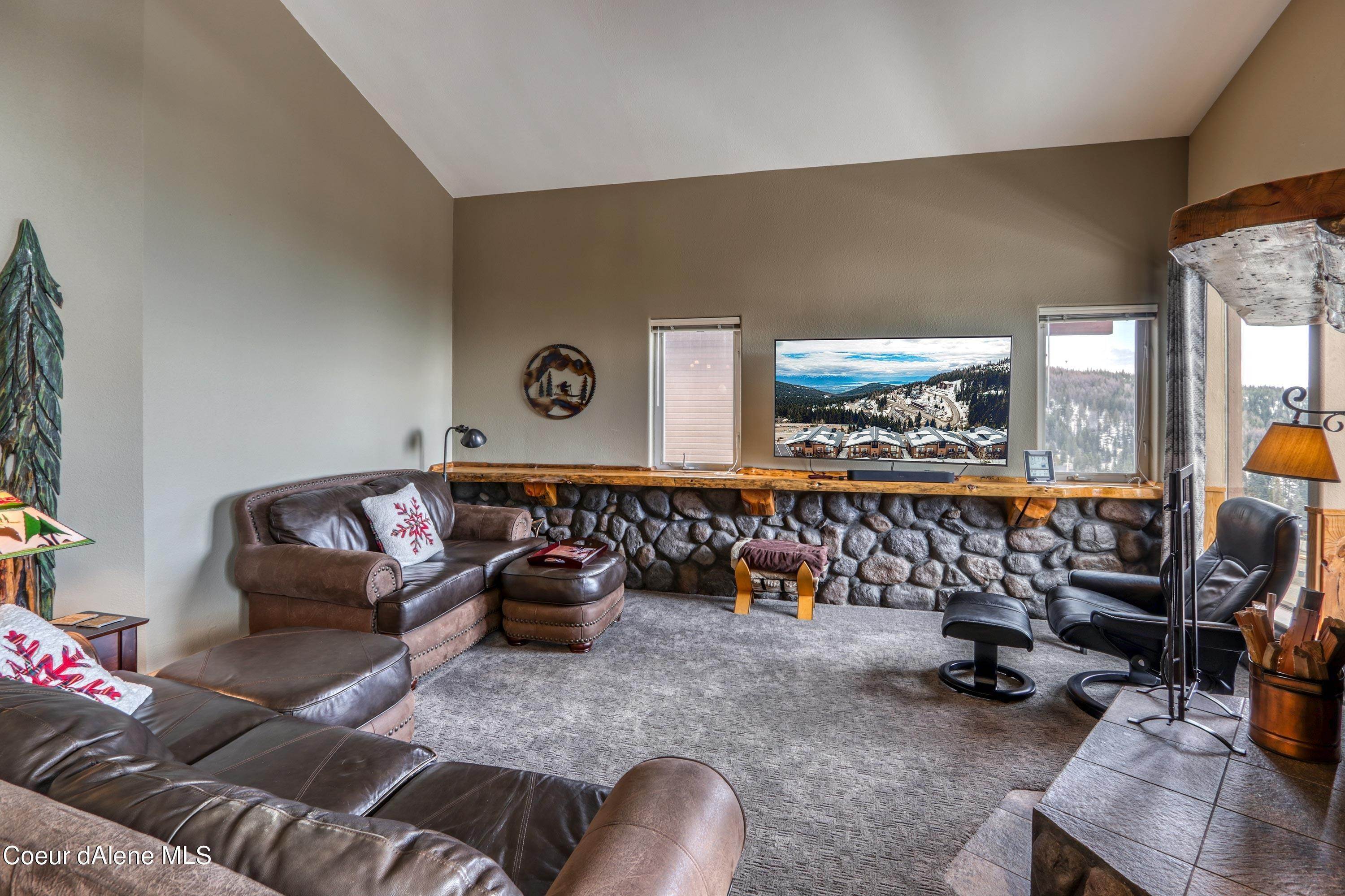 7. Condominiums for Sale at 125 Crystal Springs Road Sandpoint, Idaho 83864 United States