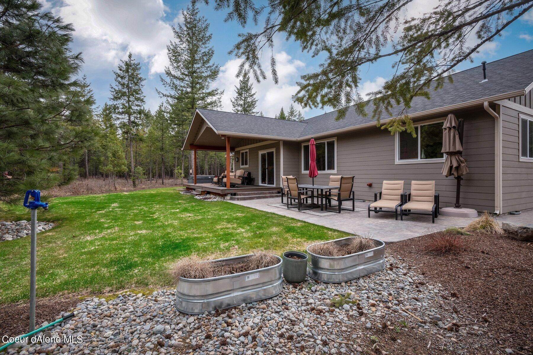 40. Single Family Homes for Sale at 484 Goldfinch Lane Spirit Lake, Idaho 83869 United States
