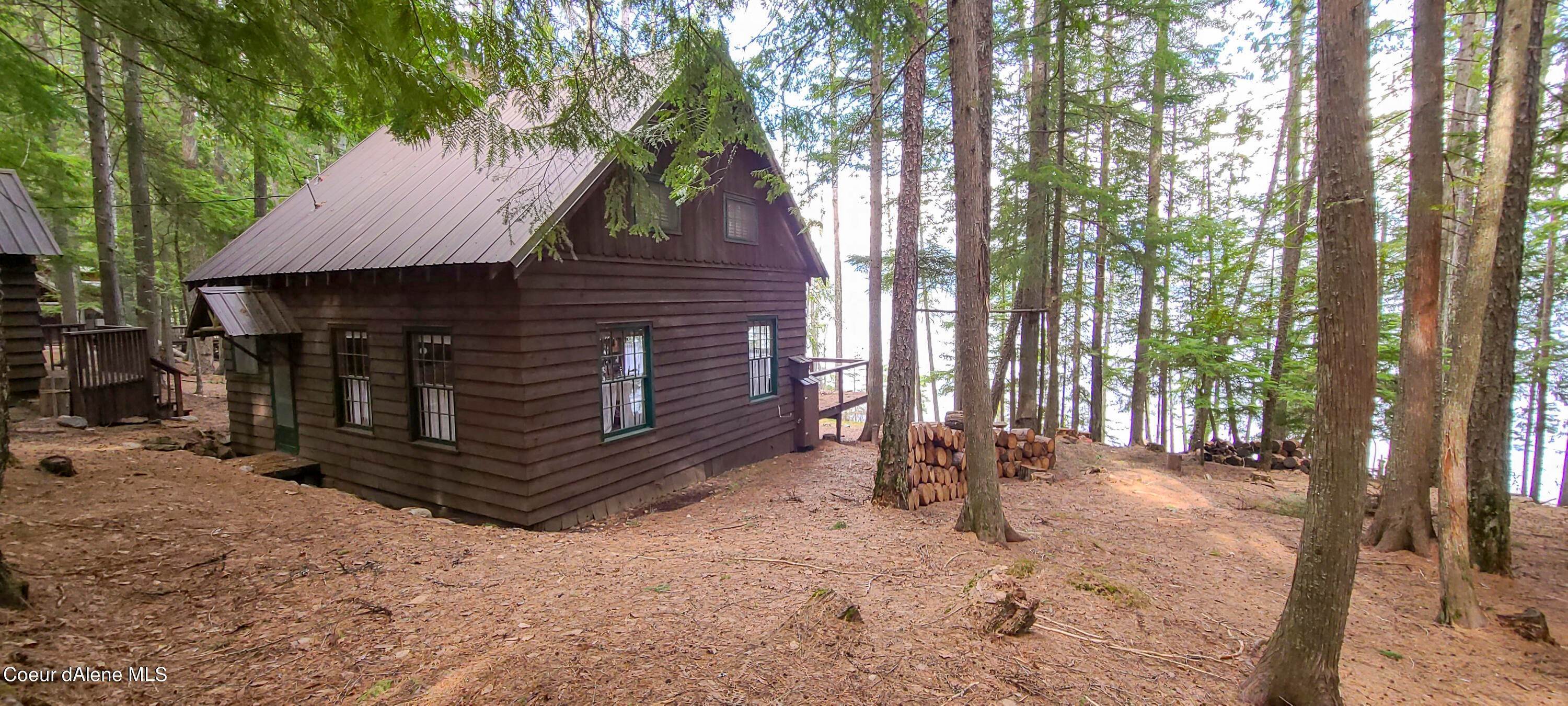 9. Single Family Homes for Sale at 232 S Neopit Road Priest Lake, Idaho 83856 United States