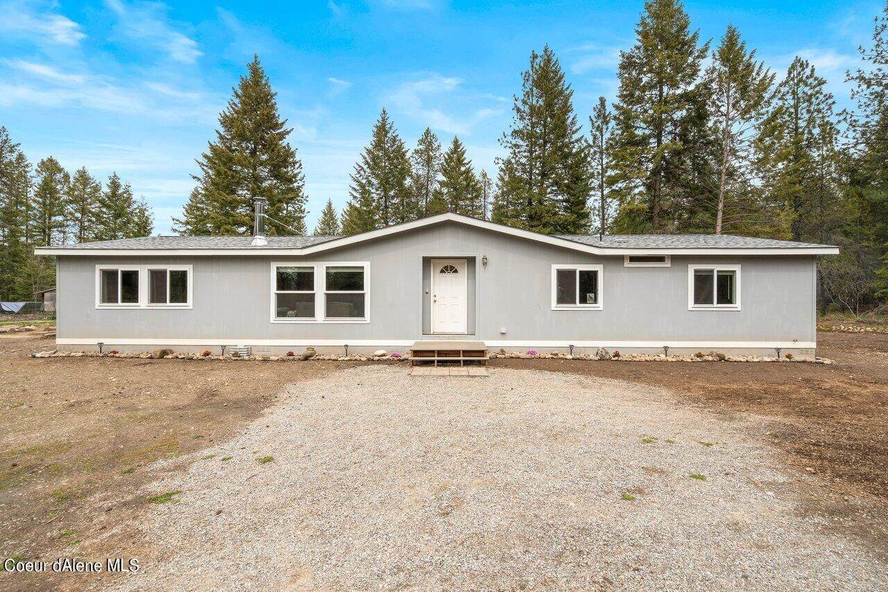 1. Single Family Homes for Sale at 383 Pine View Lane Spirit Lake, Idaho 83869 United States