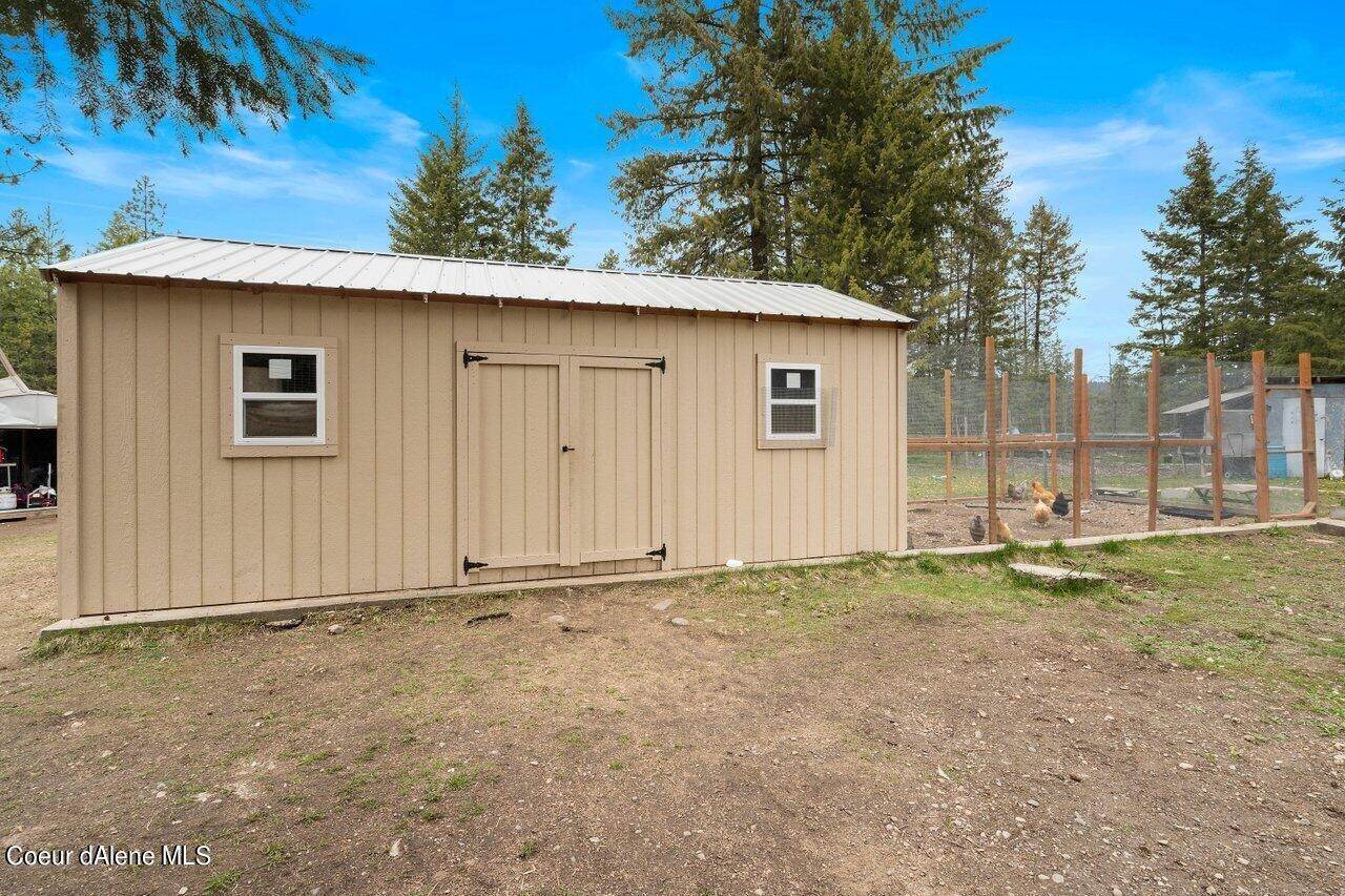 28. Single Family Homes for Sale at 383 Pine View Lane Spirit Lake, Idaho 83869 United States
