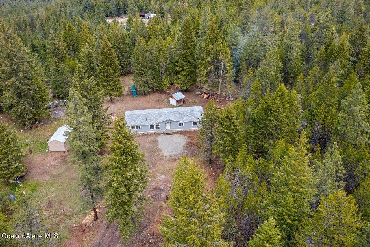31. Single Family Homes for Sale at 383 Pine View Lane Spirit Lake, Idaho 83869 United States