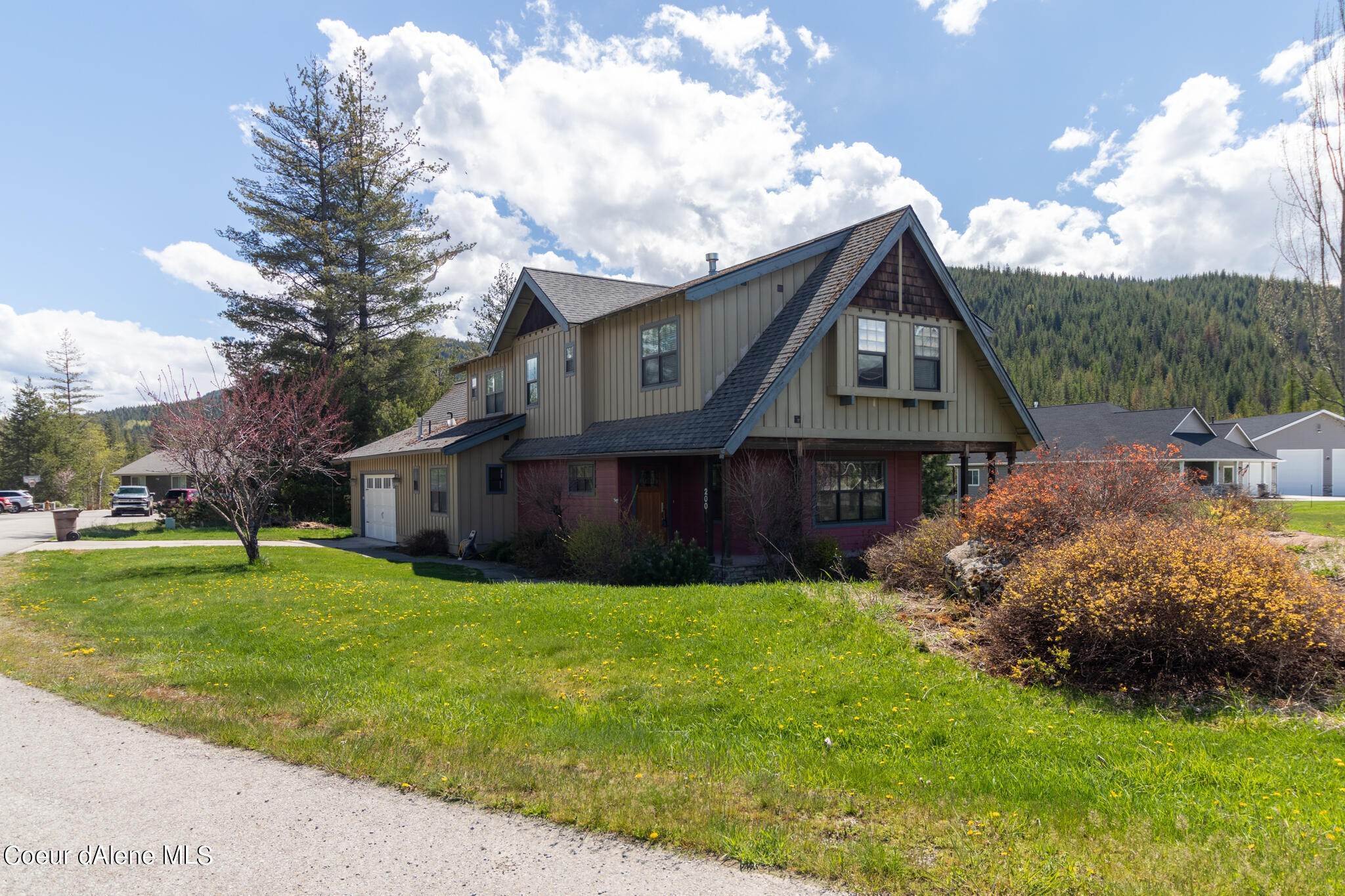 1. Single Family Homes for Sale at 200 Palomino Court Pinehurst, Idaho 83850 United States