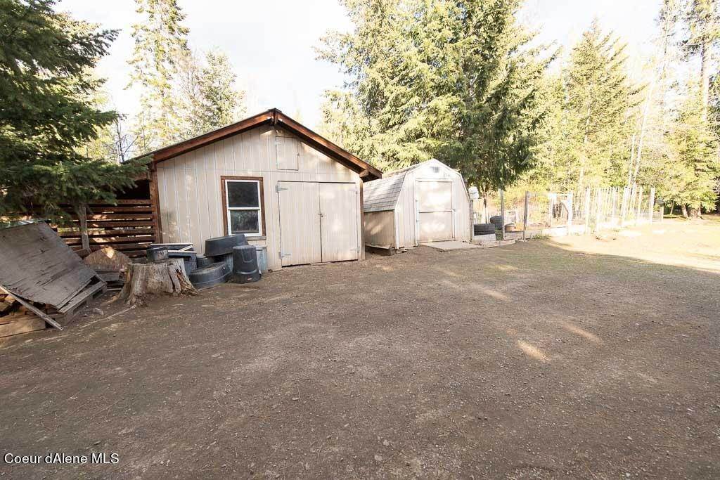 17. Single Family Homes for Sale at 1474 Cocolalla Loop Road Cocolalla, Idaho 83813 United States