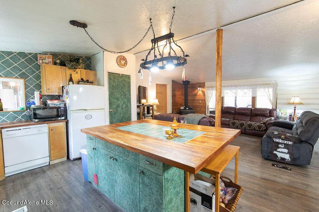 5. Single Family Homes for Sale at 1474 Cocolalla Loop Road Cocolalla, Idaho 83813 United States