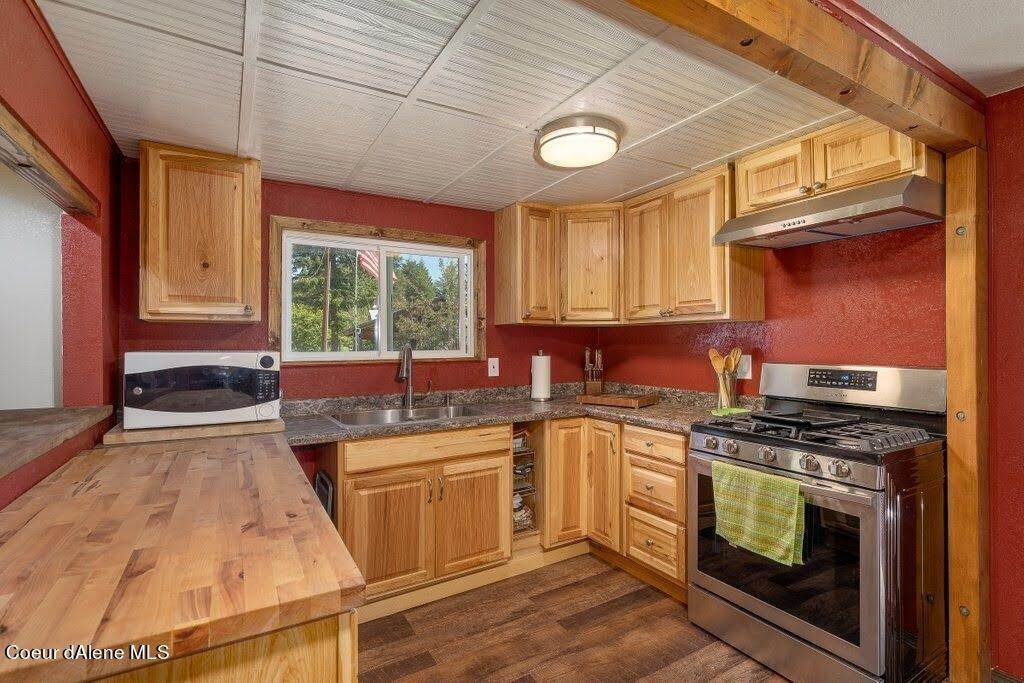 8. Single Family Homes for Sale at 491 Pine View Lane Spirit Lake, Idaho 83869 United States