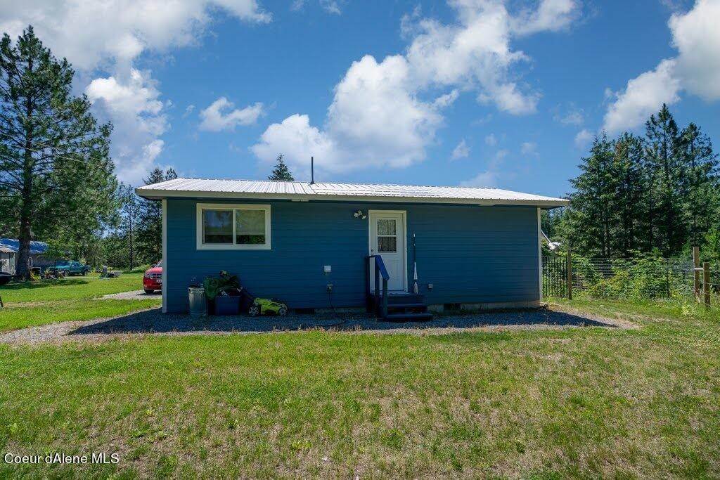 36. Single Family Homes for Sale at 491 Pine View Lane Spirit Lake, Idaho 83869 United States