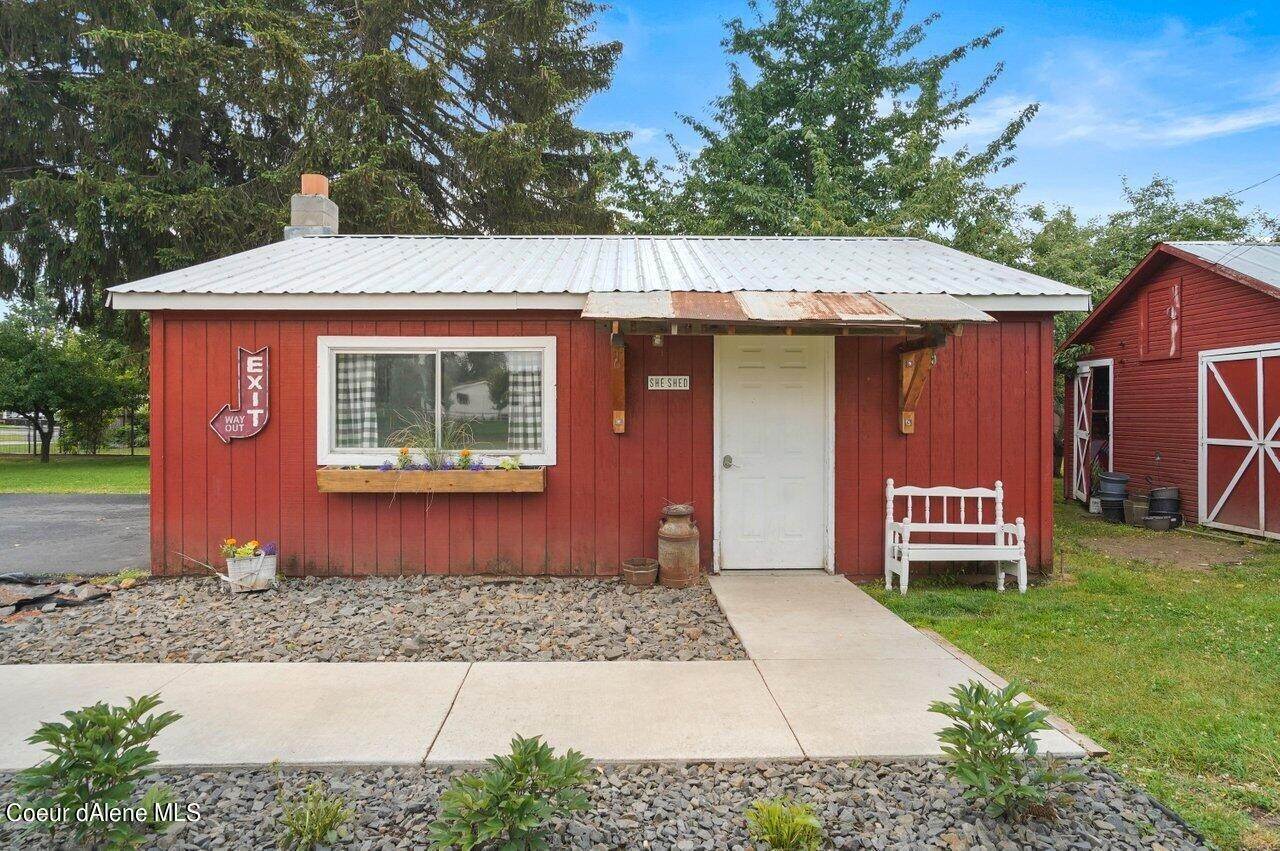 30. Single Family Homes for Sale at 6015 N 16TH Street Dalton Gardens, Idaho 83815 United States