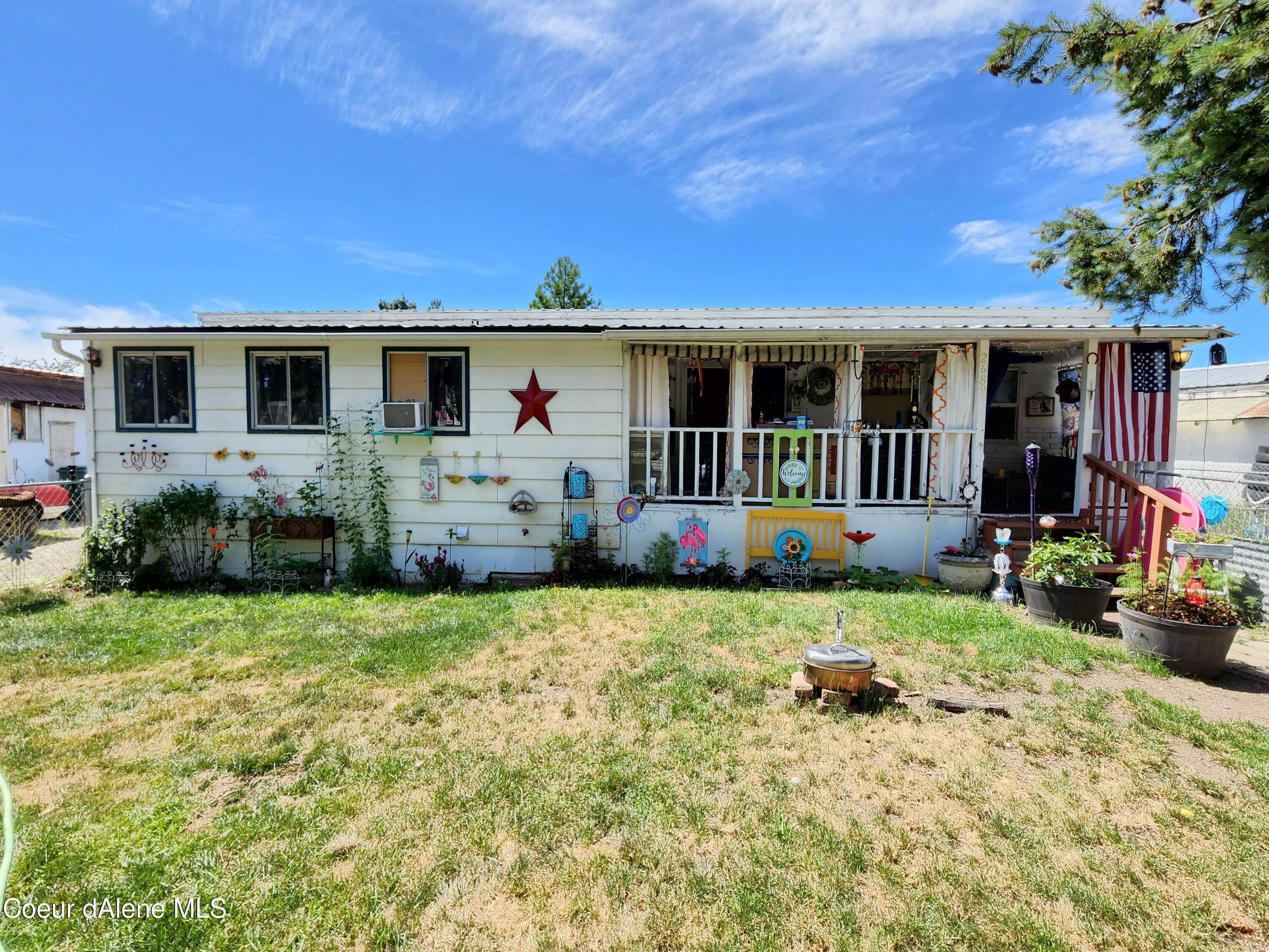 28. Single Family Homes for Sale at 2689 N Spokane Street Post Falls, Idaho 83854 United States
