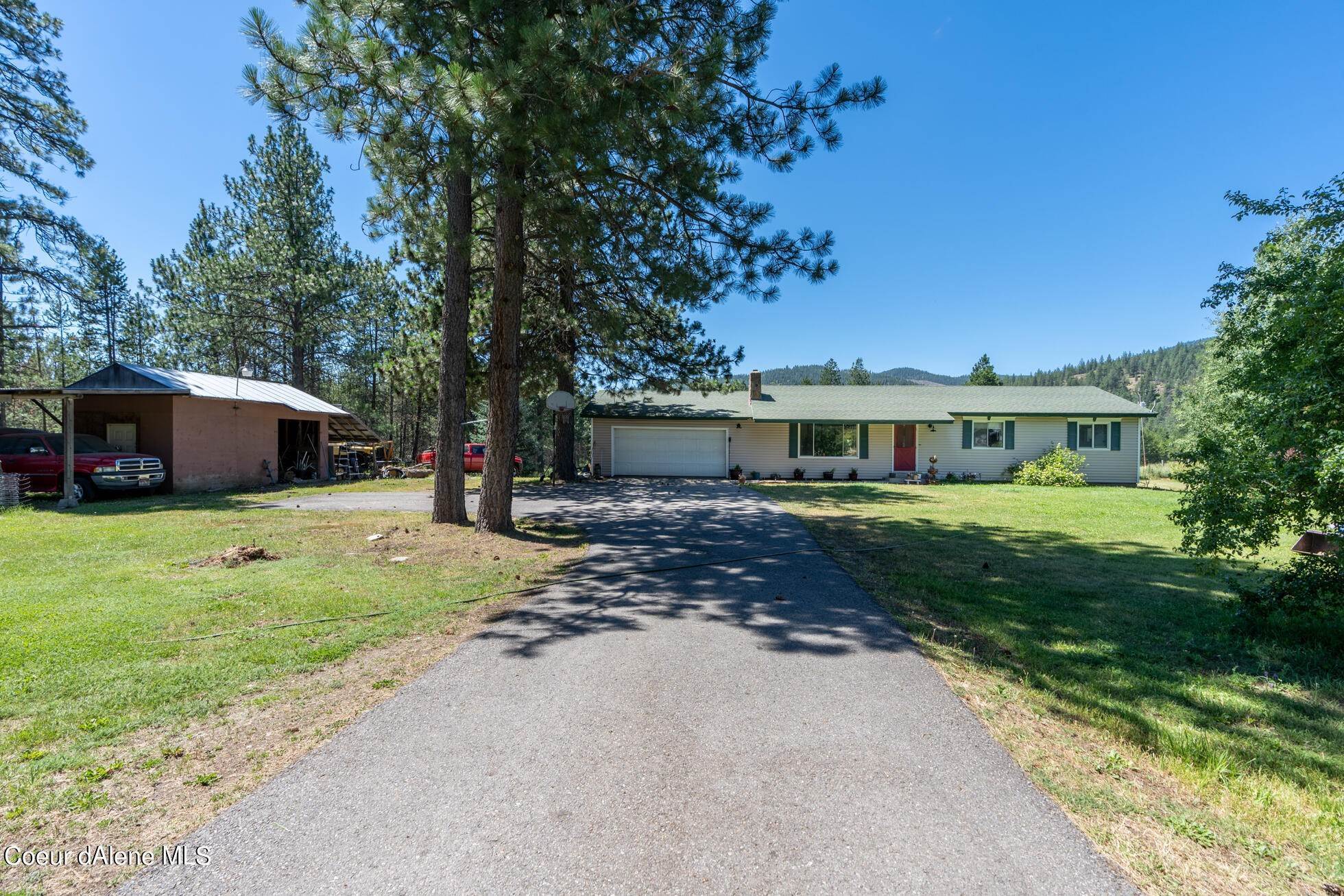 16. Single Family Homes for Sale at 2768 SPIRIT LAKE CUT OFF Spirit Lake, Idaho 83869 United States