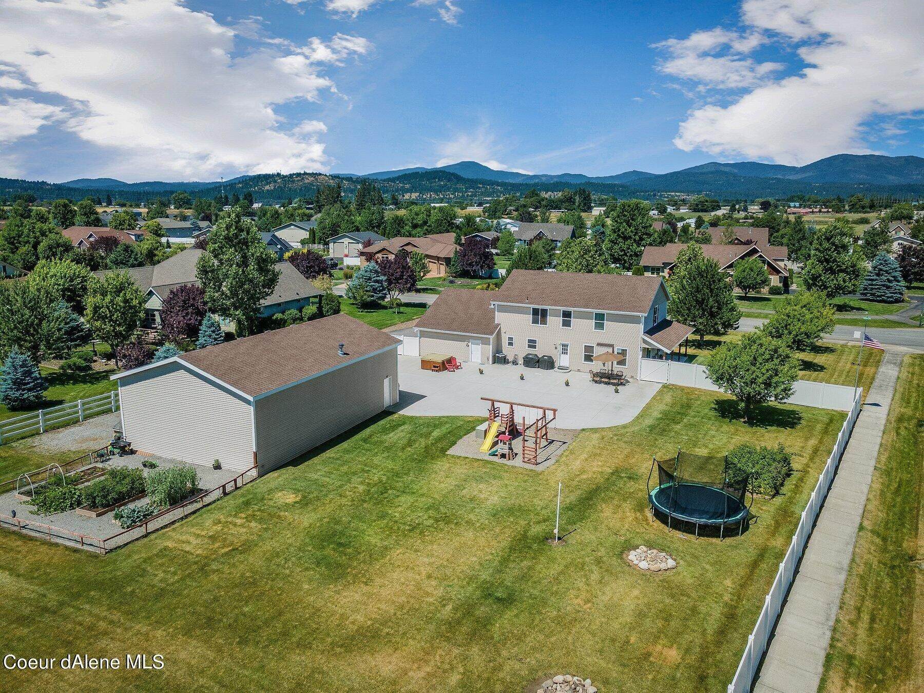 45. Single Family Homes for Sale at 1724 W Grange Avenue Post Falls, Idaho 83854 United States