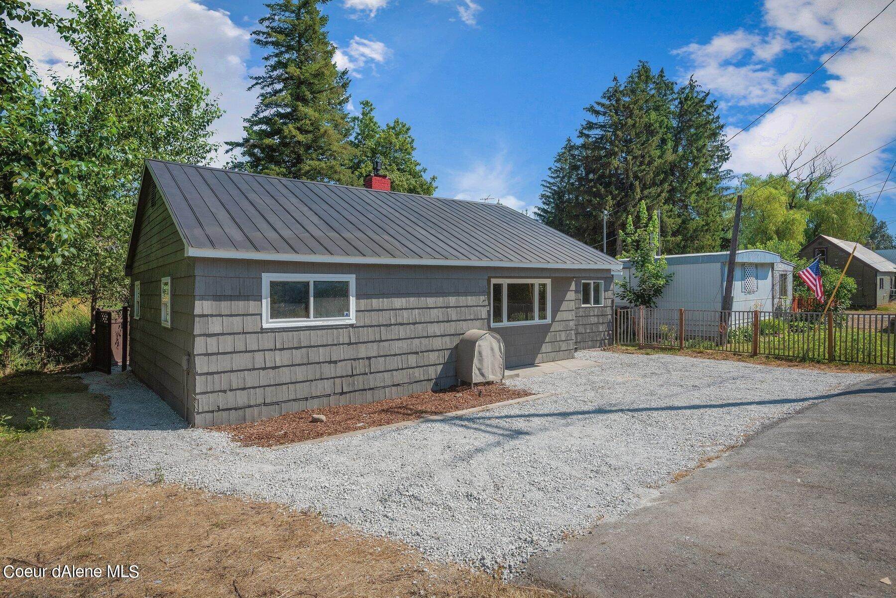 11. Single Family Homes for Sale at 1200 Kootenai Cutoff Road Ponderay, Idaho 83852 United States